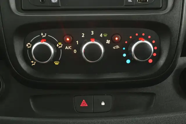 Renault Trafic view 12