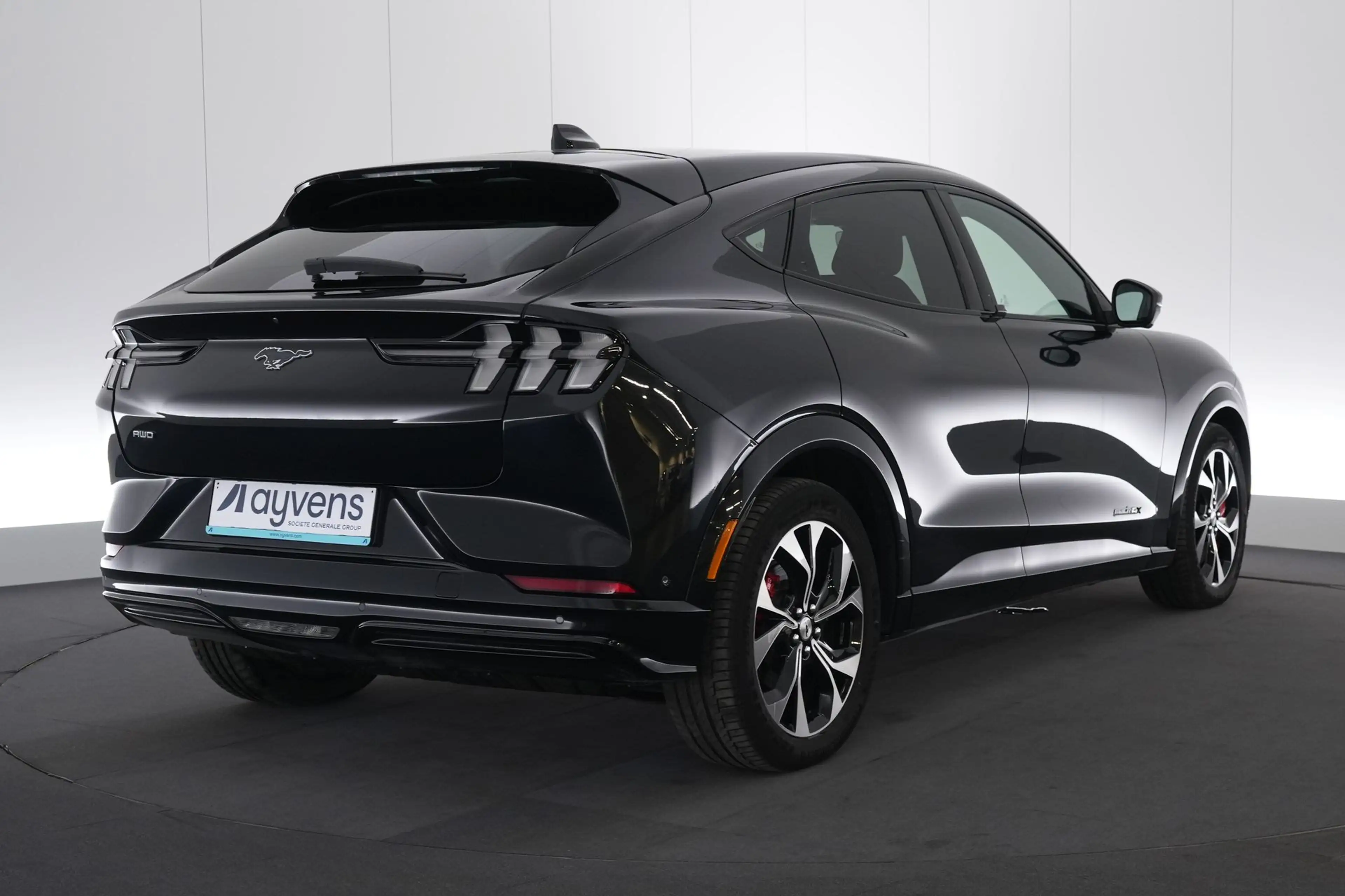 Ford Mustang Mach-E 99 kWh Extendend Range 4WD LEDER/CUIR LED GPS PDC — photo 7