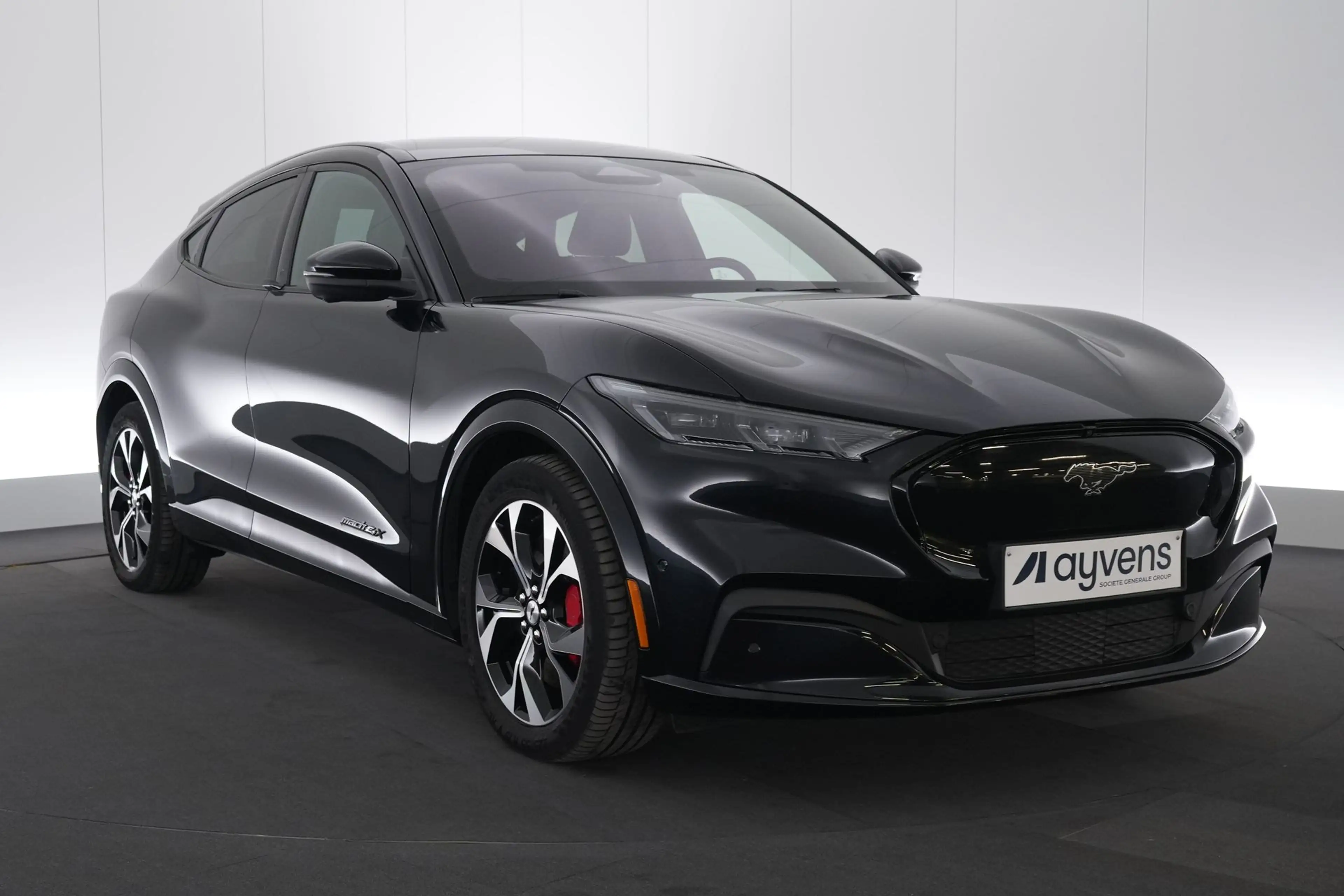 Ford Mustang Mach-E 99 kWh Extendend Range 4WD LEDER/CUIR LED GPS PDC — photo 3