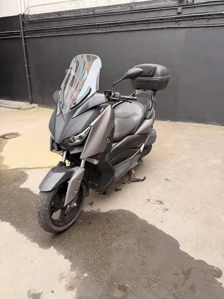 Yamaha XMAX 300