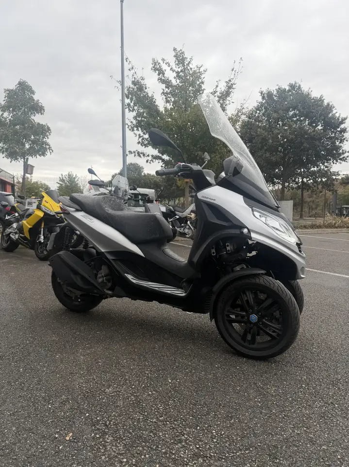 Piaggio MP3 300