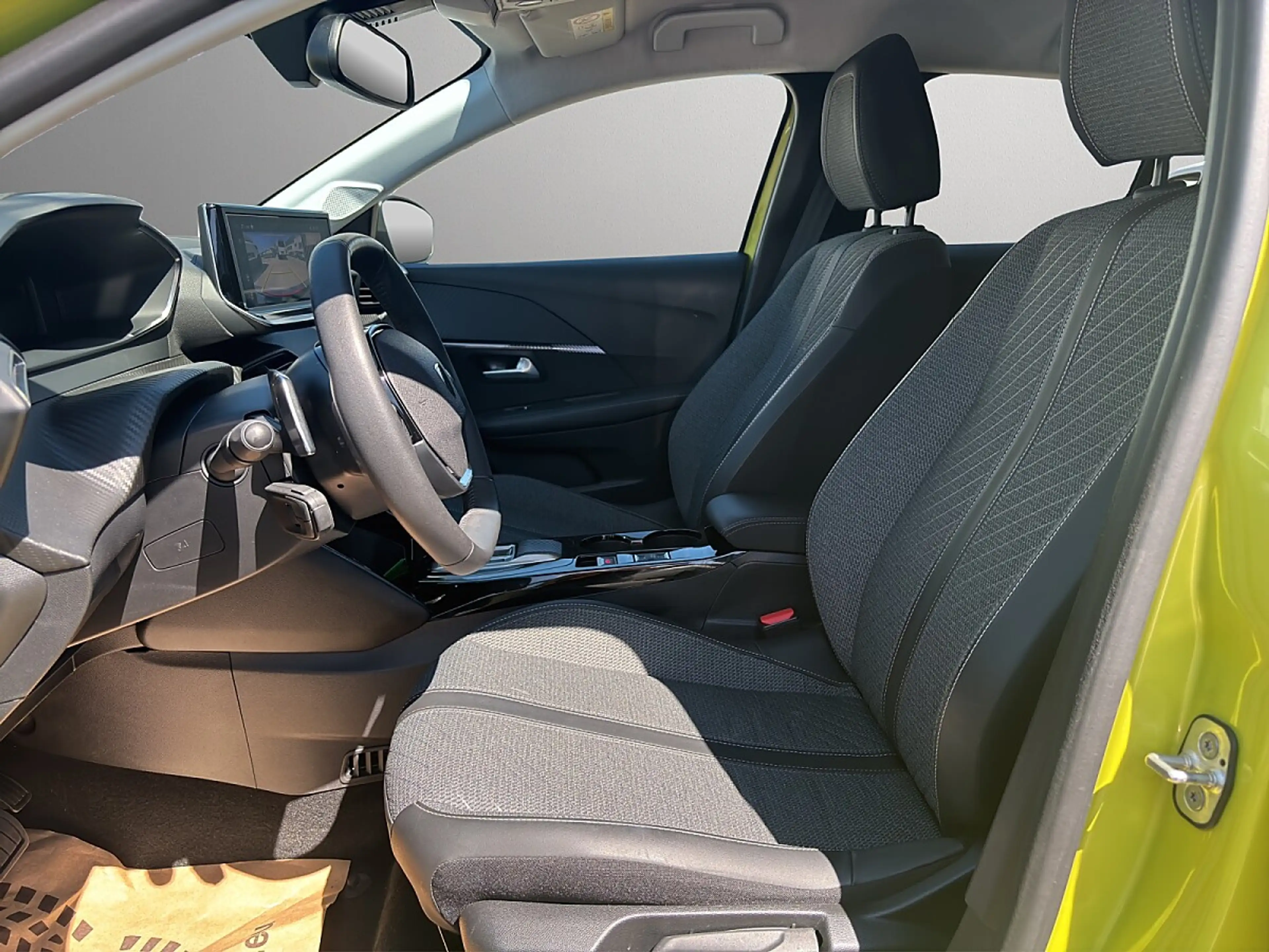 Peugeot 208 Hybrid 110 e-DCS6 Allure — photo 14