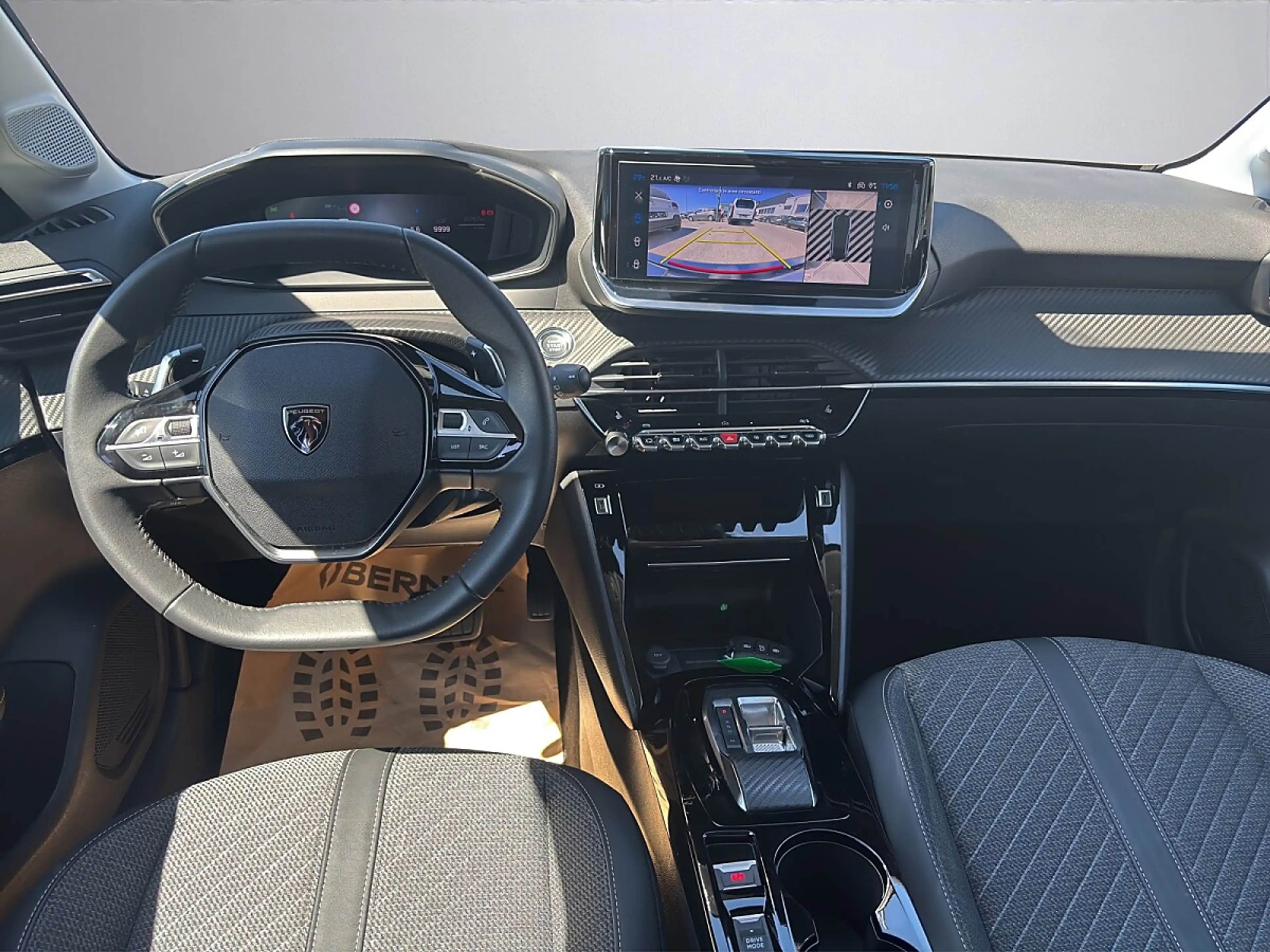 Peugeot 208 Hybrid 110 e-DCS6 Allure — photo 12