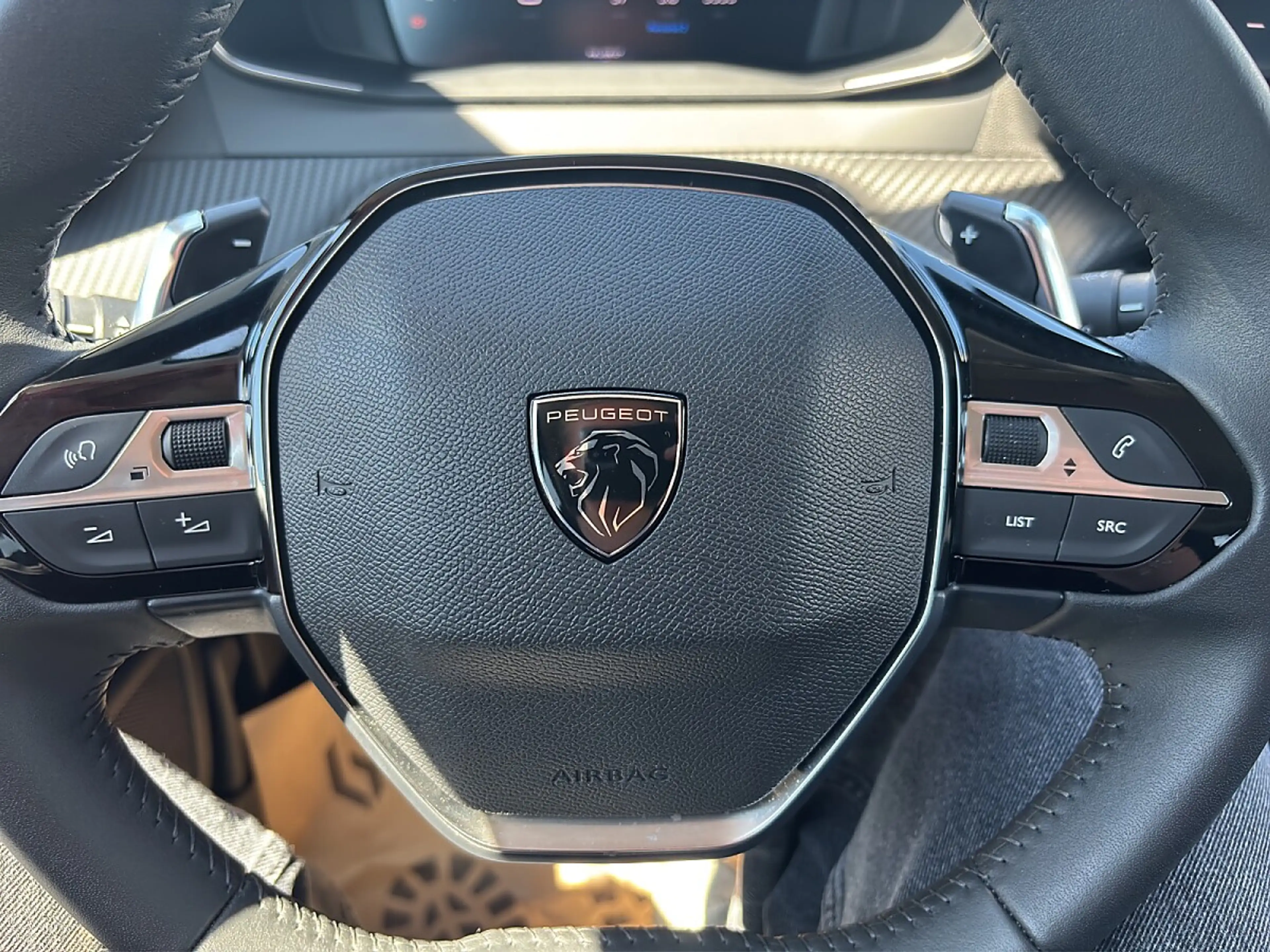 Peugeot 208 Hybrid 110 e-DCS6 Allure — photo 10
