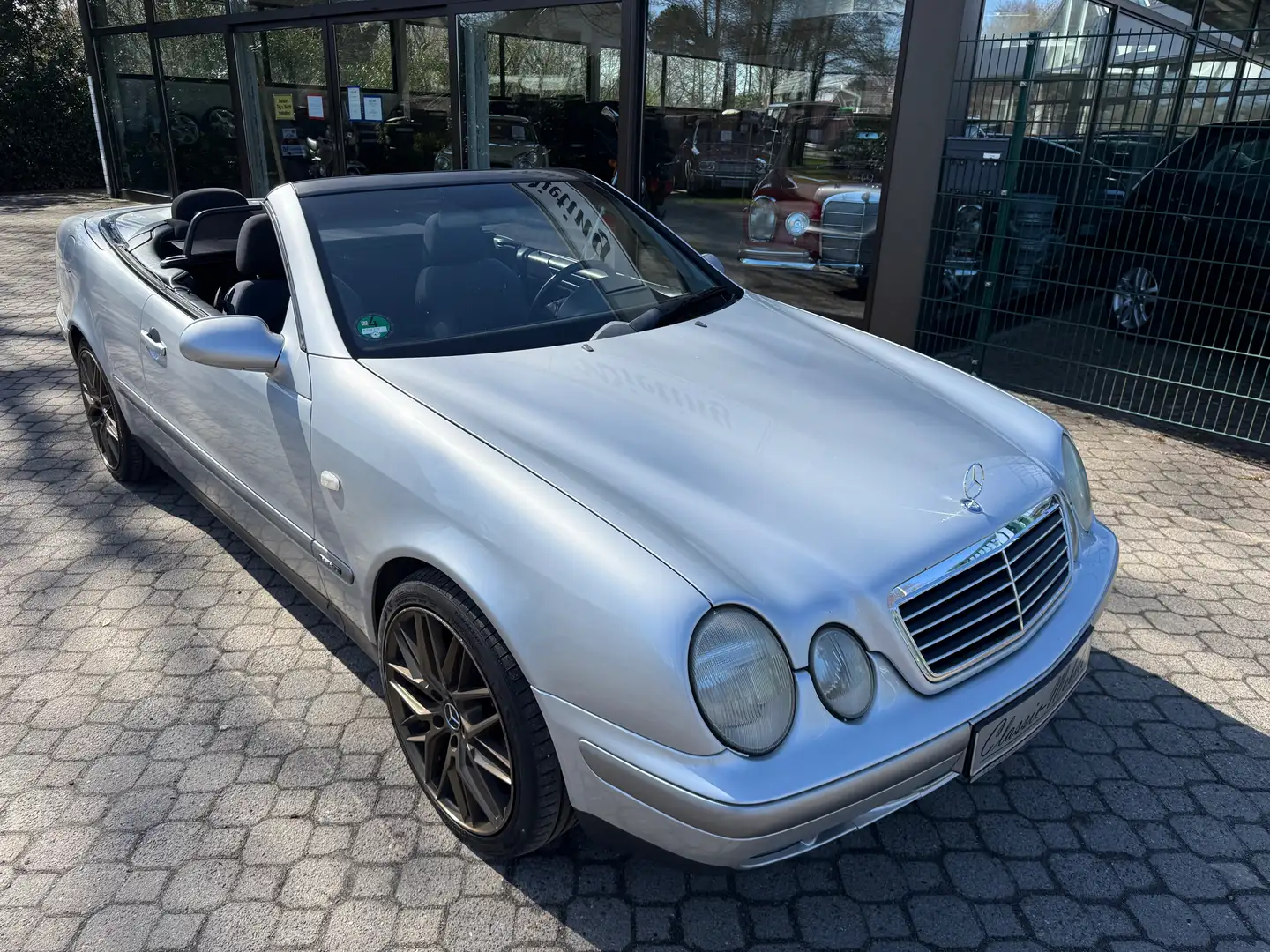 Mercedes-Benz CLK 230 Cabrio Kompressor Sport *HU 7/2027*Klima*SHZ*aAHK* Silber - 1