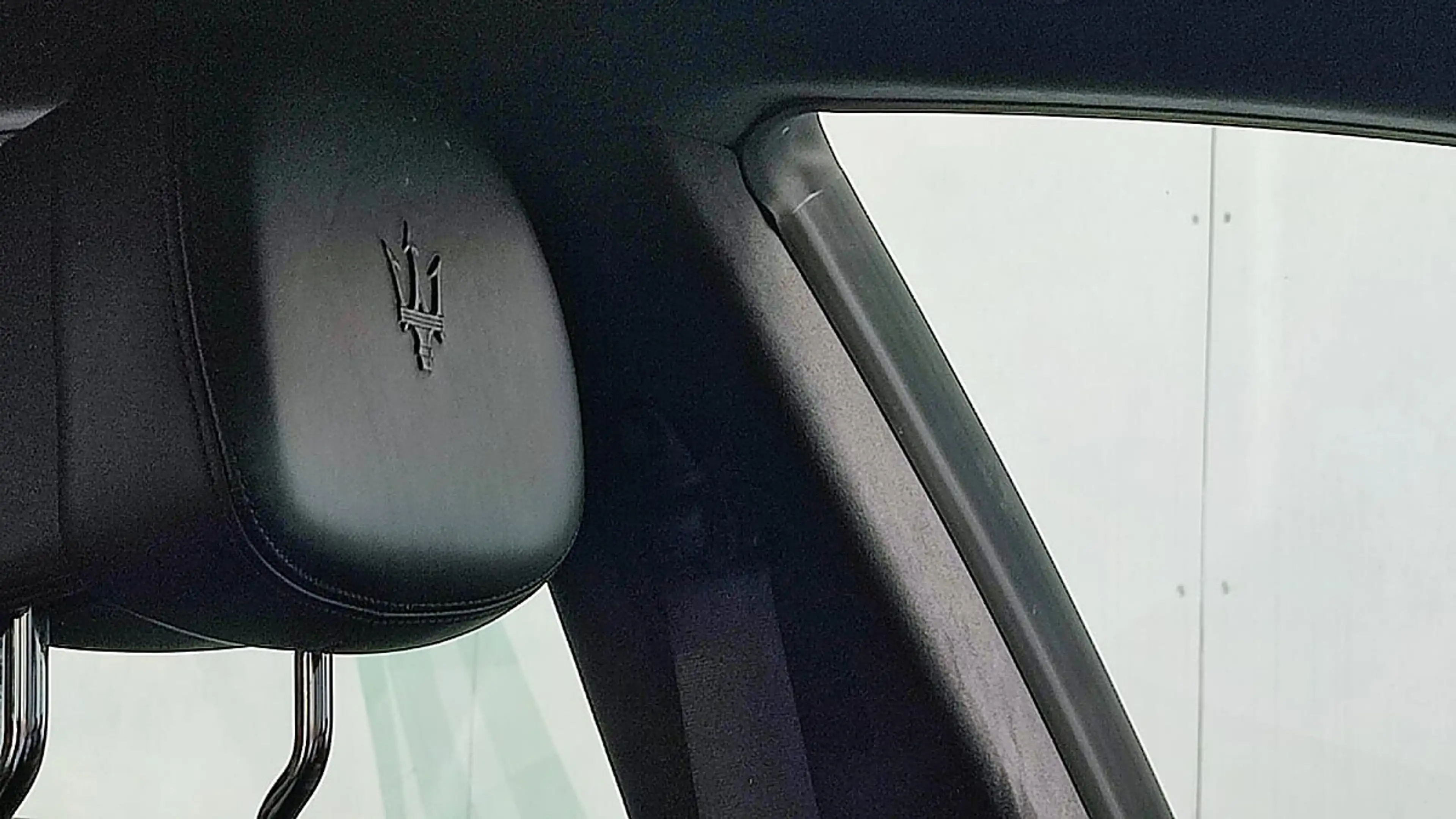 Maserati Quattroporte S Q4 — photo 13