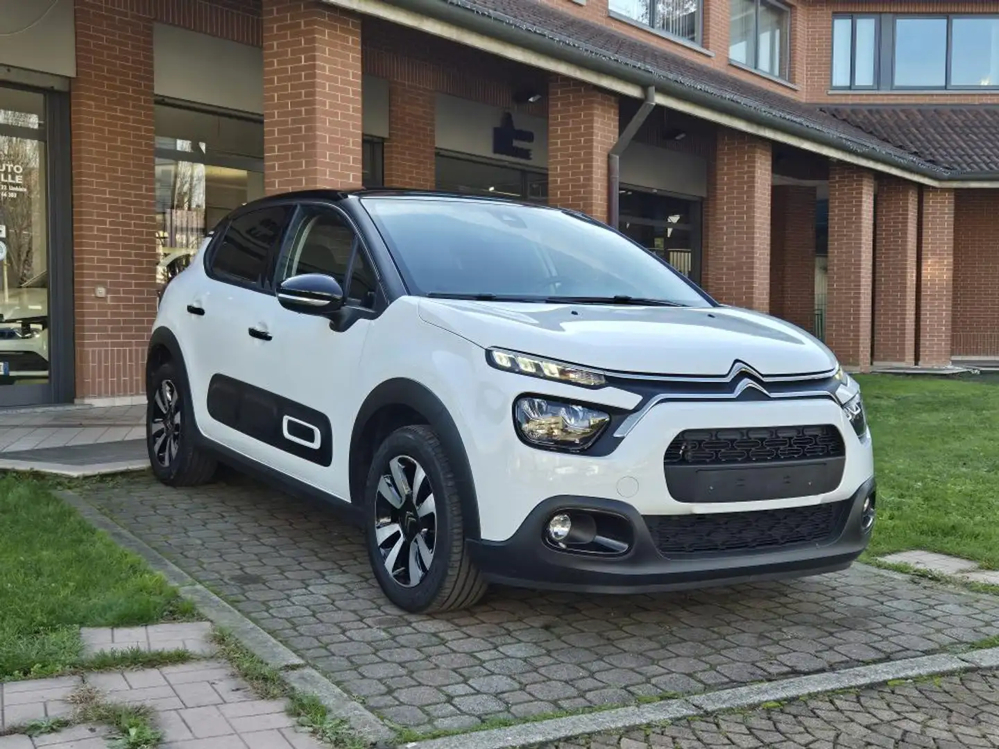 Citroen C3 1.2 puretech Shine s&s 83cv Bianco - 2