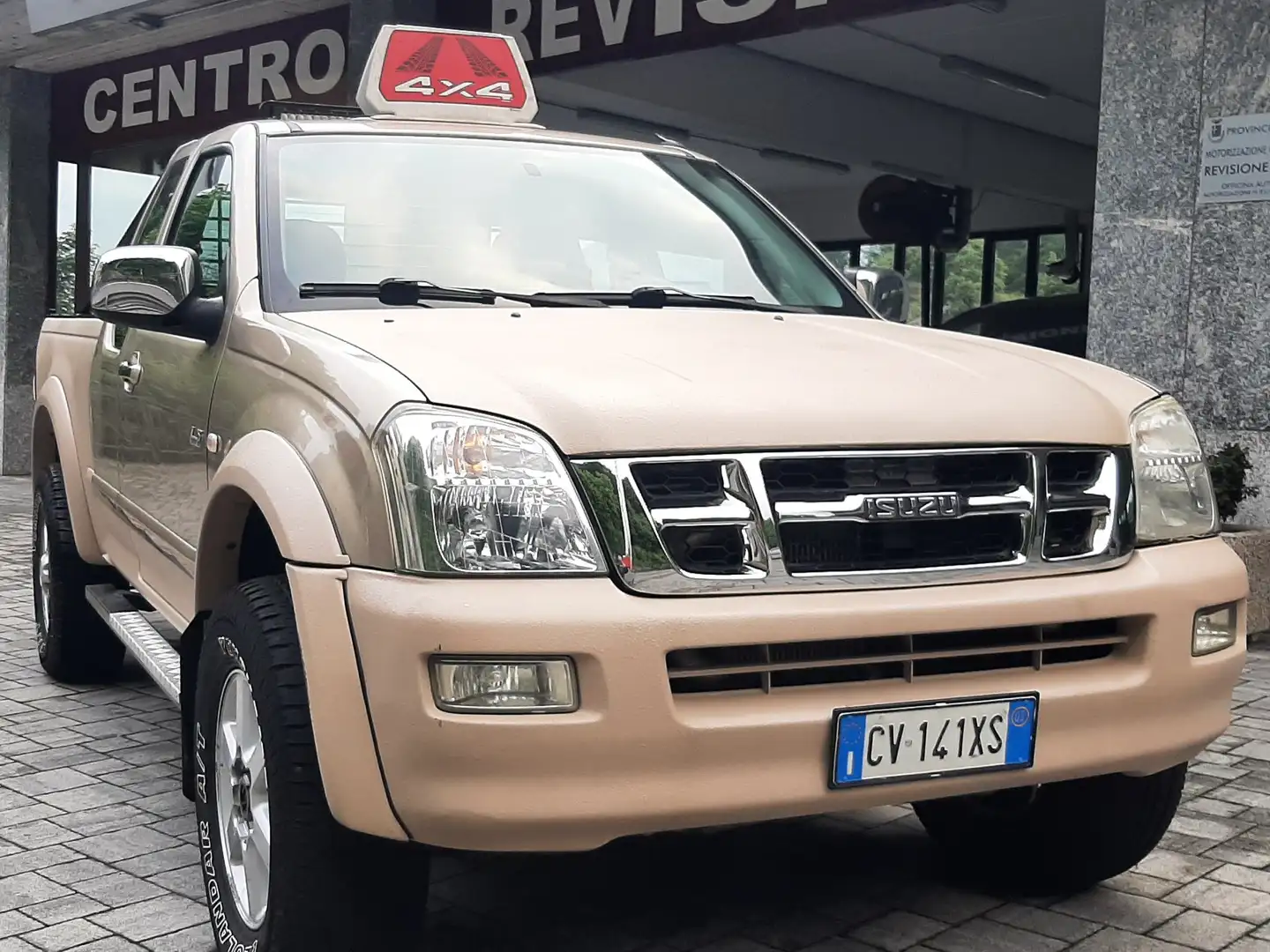 Isuzu D-Max N60B 4X4 MT Bronce - 1