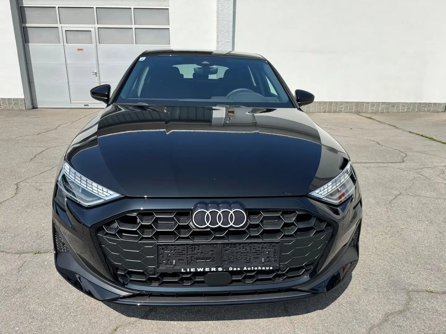 Audi A3 30 TFSI Schwarz - 2
