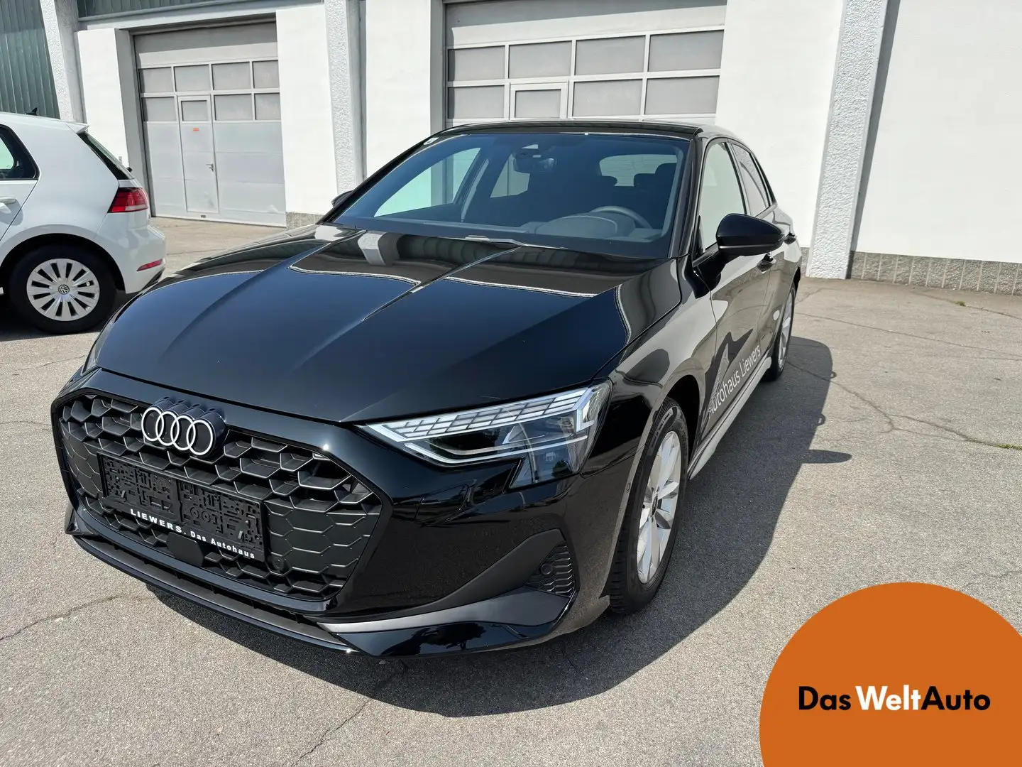 Audi A3 30 TFSI Schwarz - 1