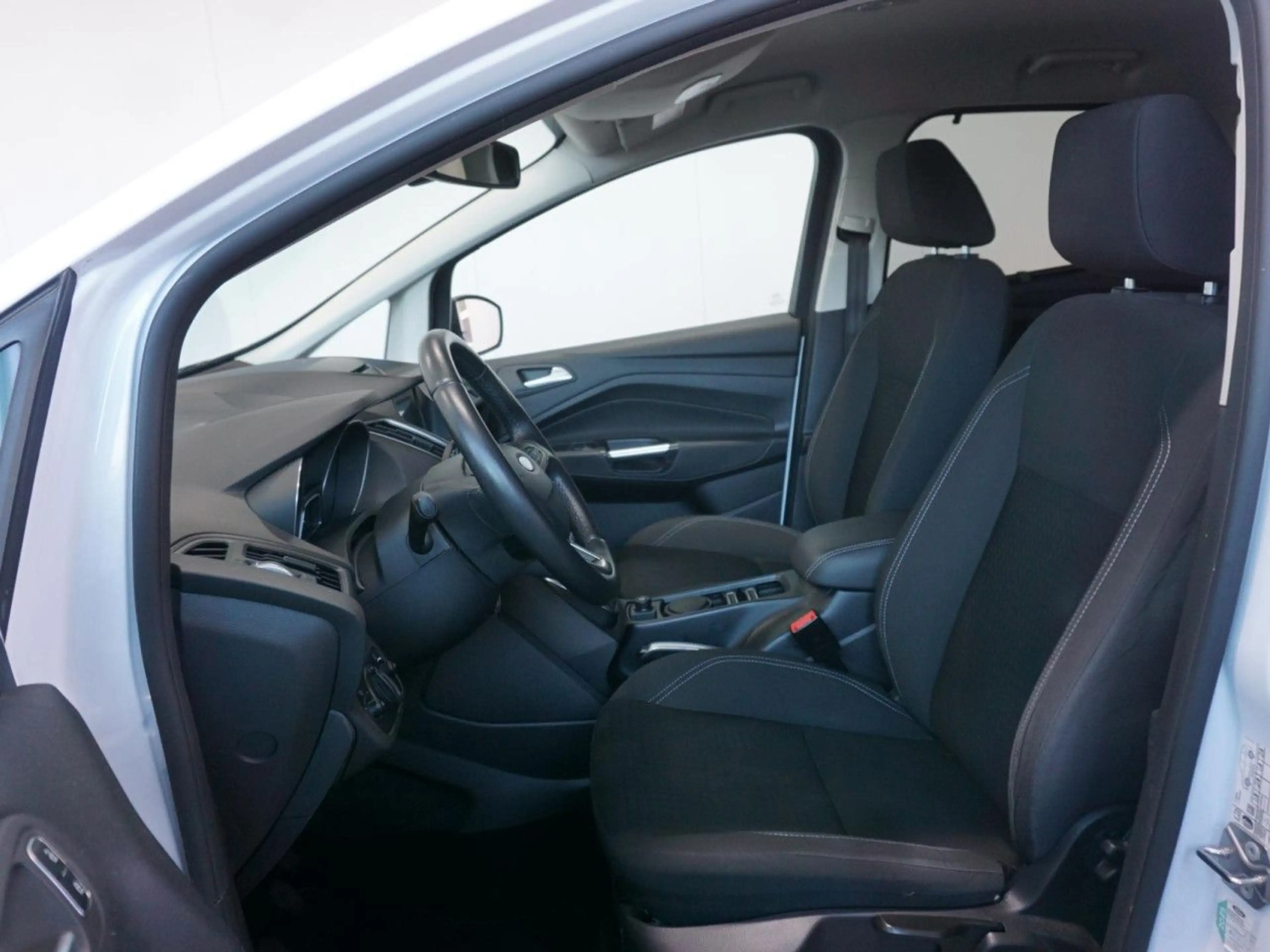Ford C-Max 1.0 EcoBoost Cool+Connect 6-Gang Navi Klima — photo 8