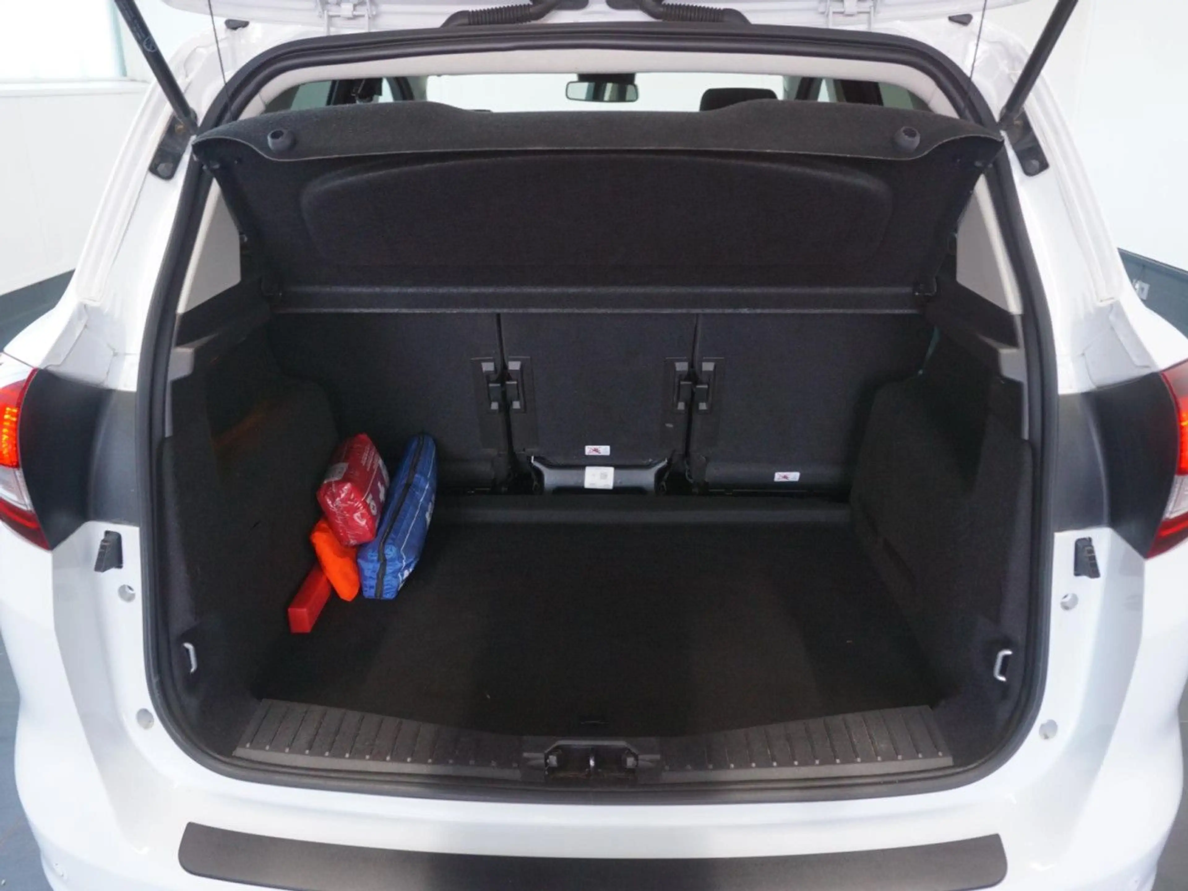 Ford C-Max 1.0 EcoBoost Cool+Connect 6-Gang Navi Klima — photo 14