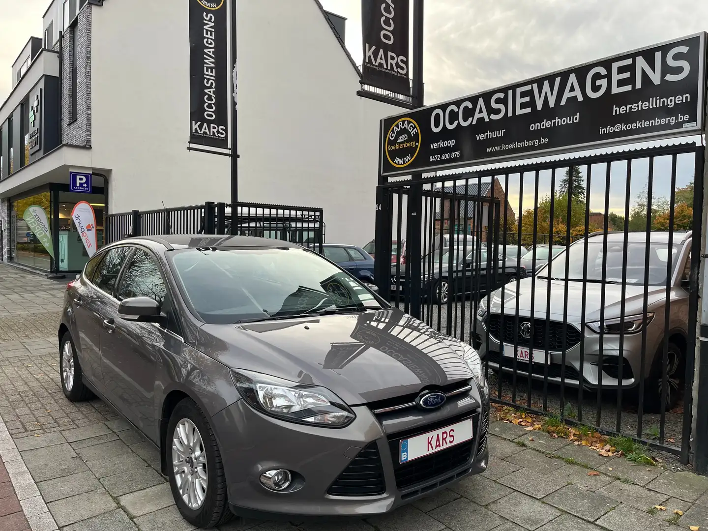 Ford Focus Titanium / NIEUWSTAAT/EERSTE EIG/NAVI/BT/GARANTIE Gris - 2