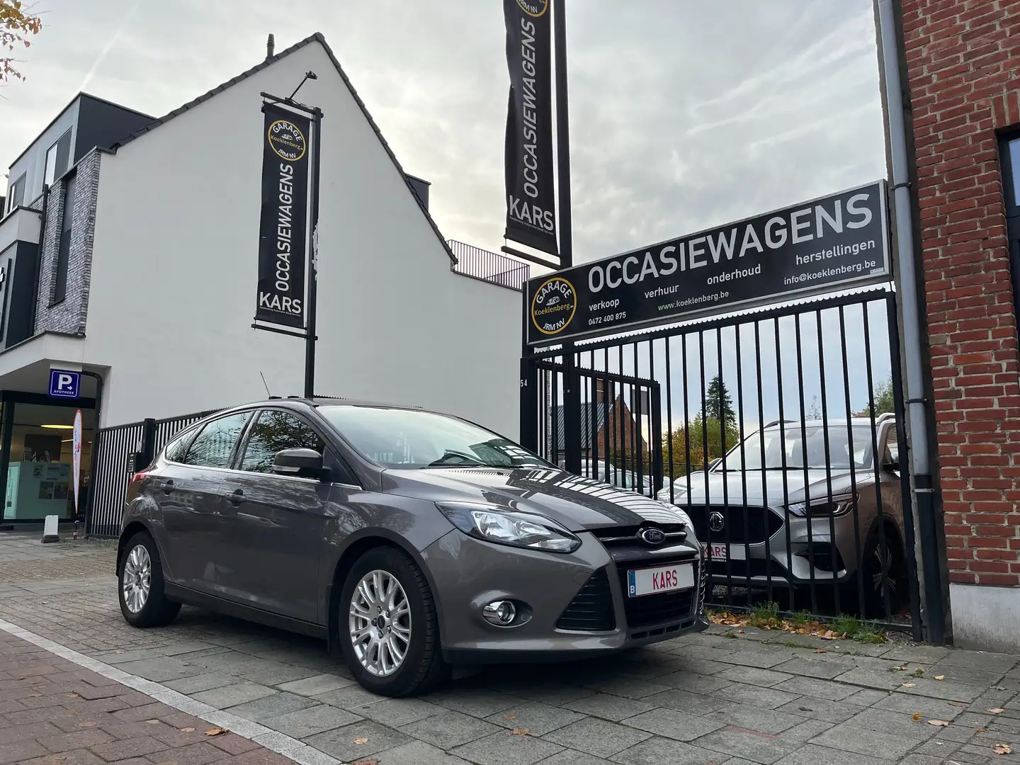 Ford Focus Titanium / NIEUWSTAAT/EERSTE EIG/NAVI/BT/GARANTIE Gris - 1