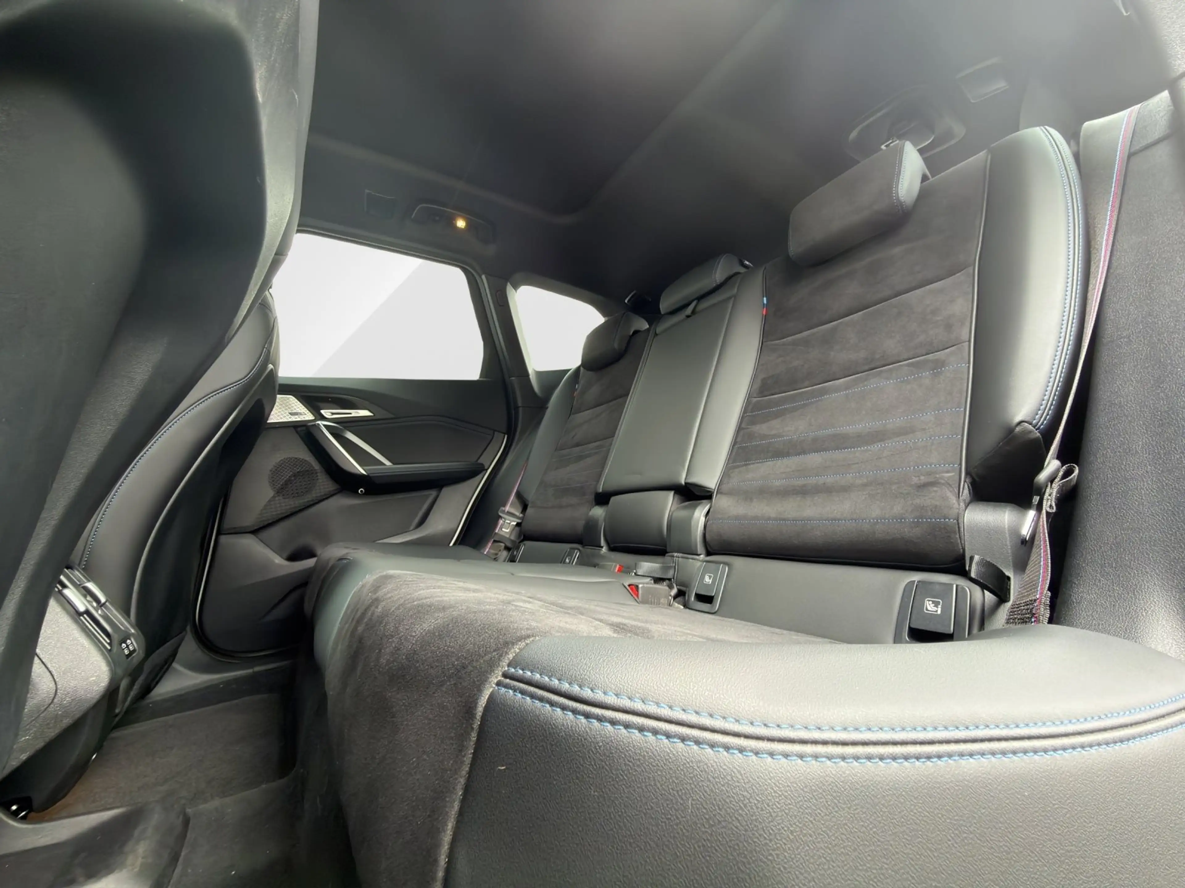 BMW iX1 eDrive20 M-Sport Pro Pano Head-Up DrivAssProf. Par — photo 13