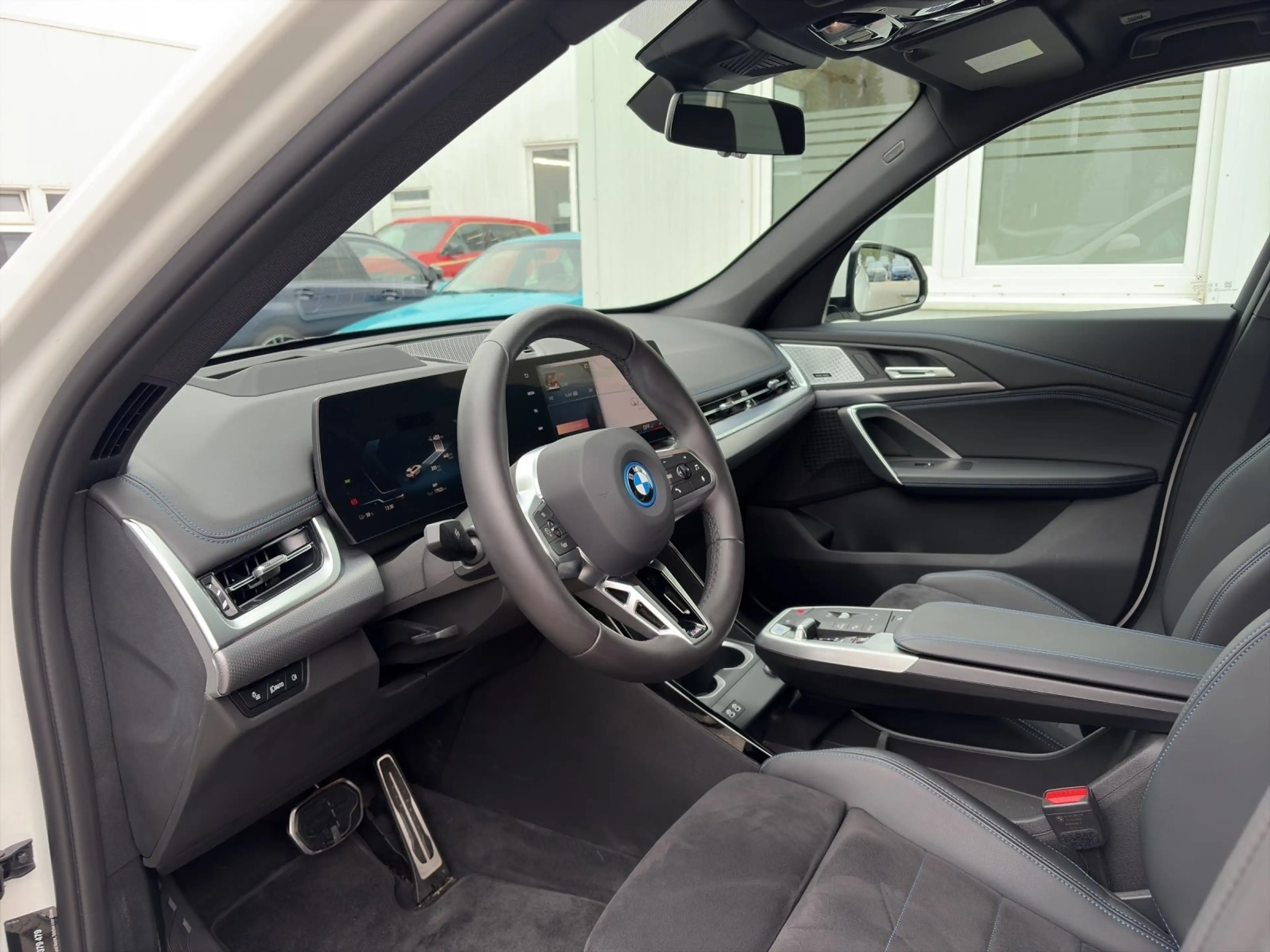 BMW iX1 eDrive20 M-Sport Pro Pano Head-Up DrivAssProf. Par — photo 15