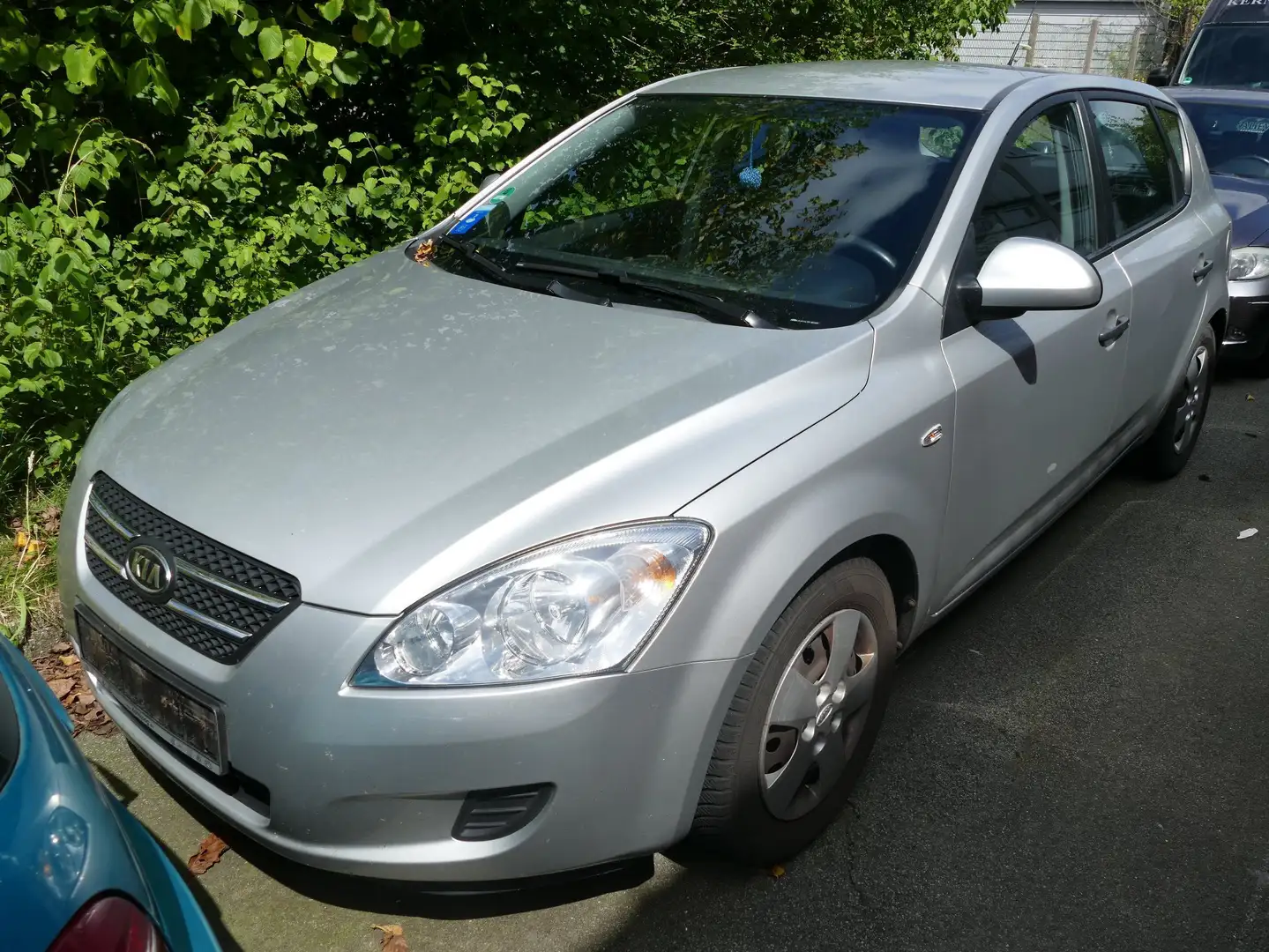 Kia Ceed / cee'd 1.4 CVVT LX Klima Radio CD Isofix HU/AU 03/2026 Silber - 1