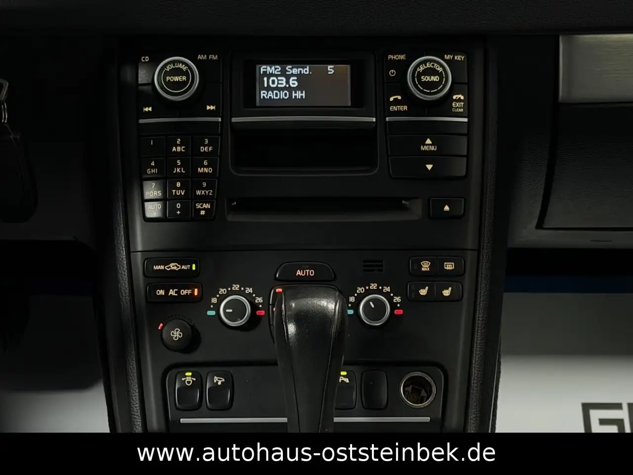 Volvo XC90 D5 AWD Geartronic Summum | 200 ch | BVA | 7 places | Cuir | Sièges électriques chauffants | GPS | Régulateur adaptatif