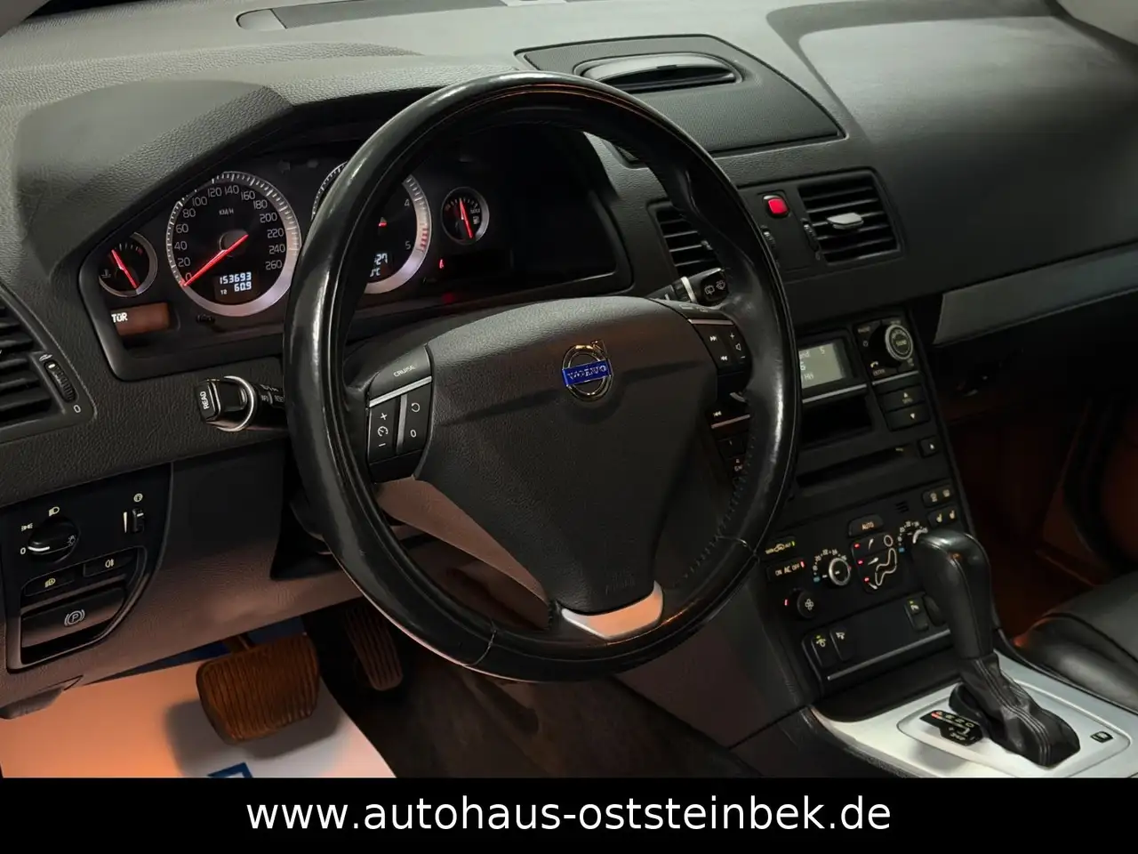 Volvo XC90 D5 AWD Geartronic Summum | 200 ch | BVA | 7 places | Cuir | Sièges électriques chauffants | GPS | Régulateur adaptatif