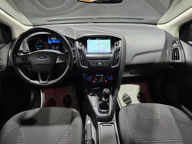 Ford Focus view 8