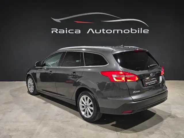 Ford Focus view 4