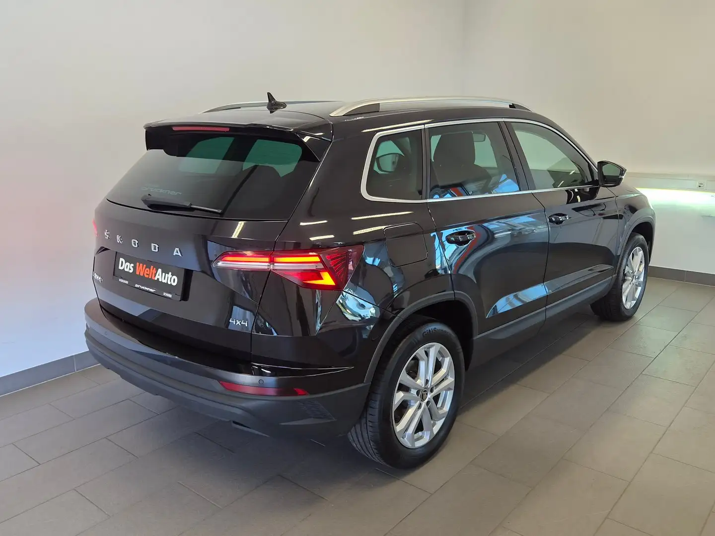 Skoda Karoq 4x4 Style TDI DSG Schwarz - 2
