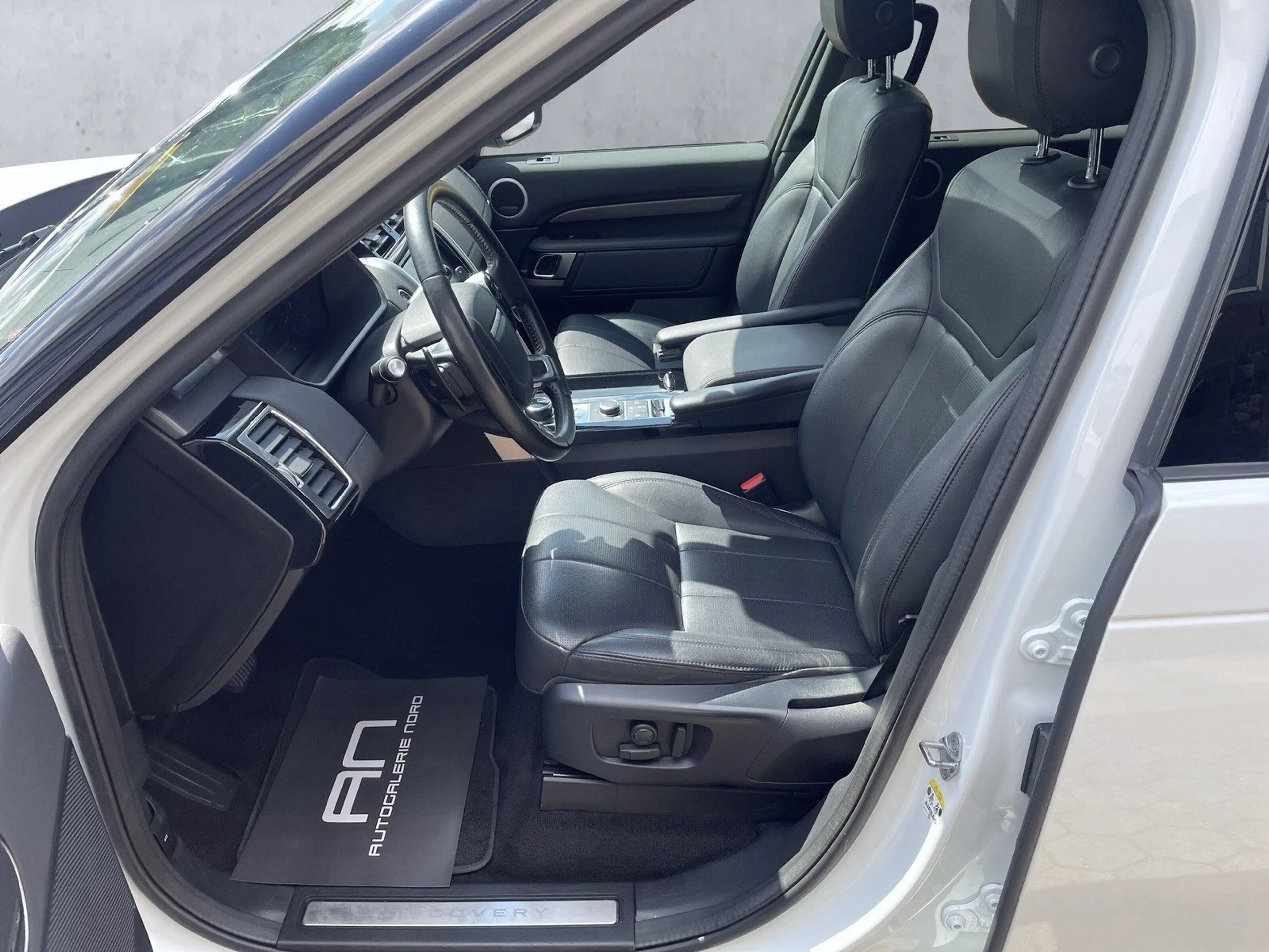 Land Rover Discovery 5 Pano+Meridian+Black+AHK+7-Sitze — photo 10