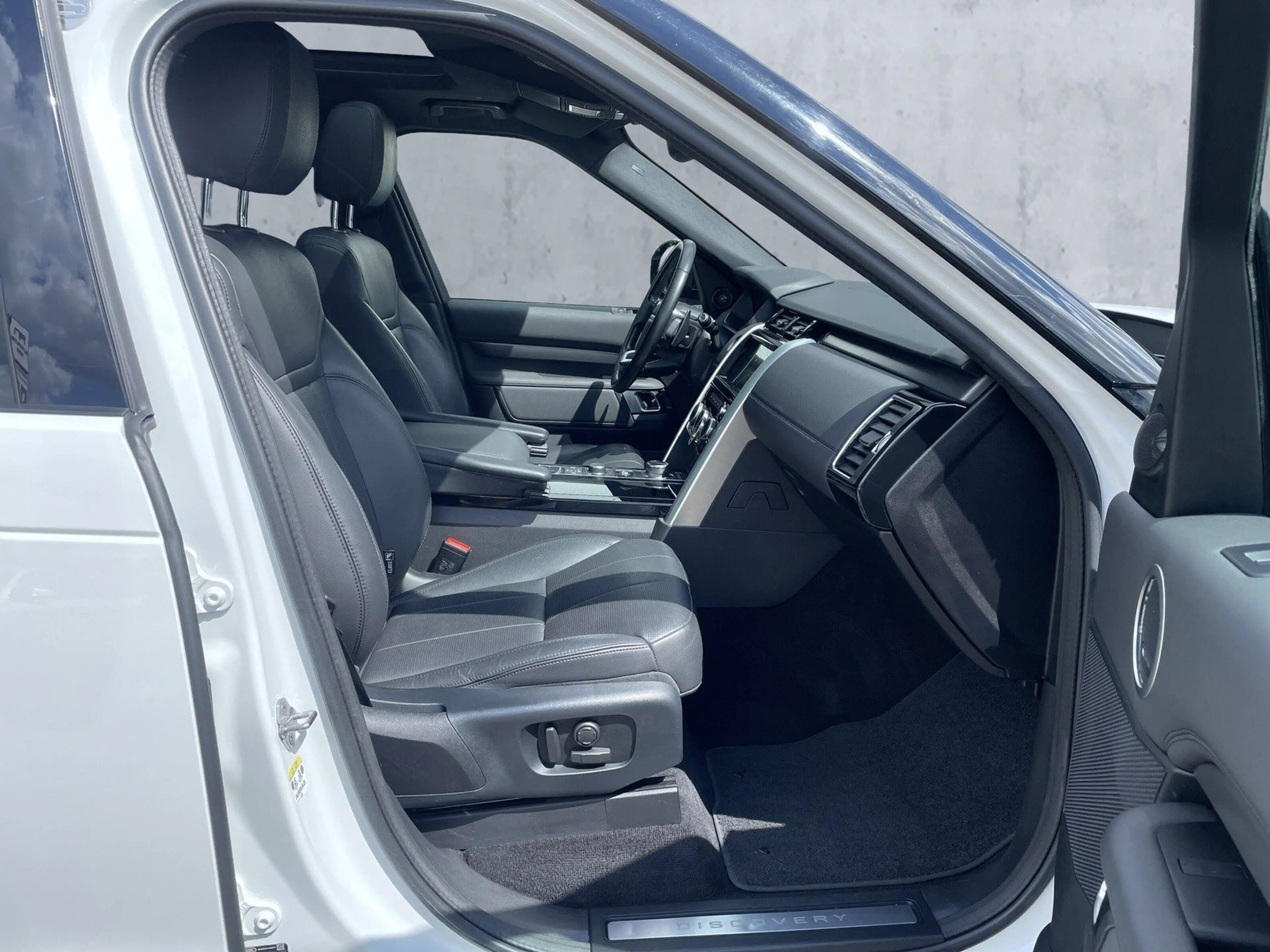 Land Rover Discovery 5 Pano+Meridian+Black+AHK+7-Sitze — photo 14