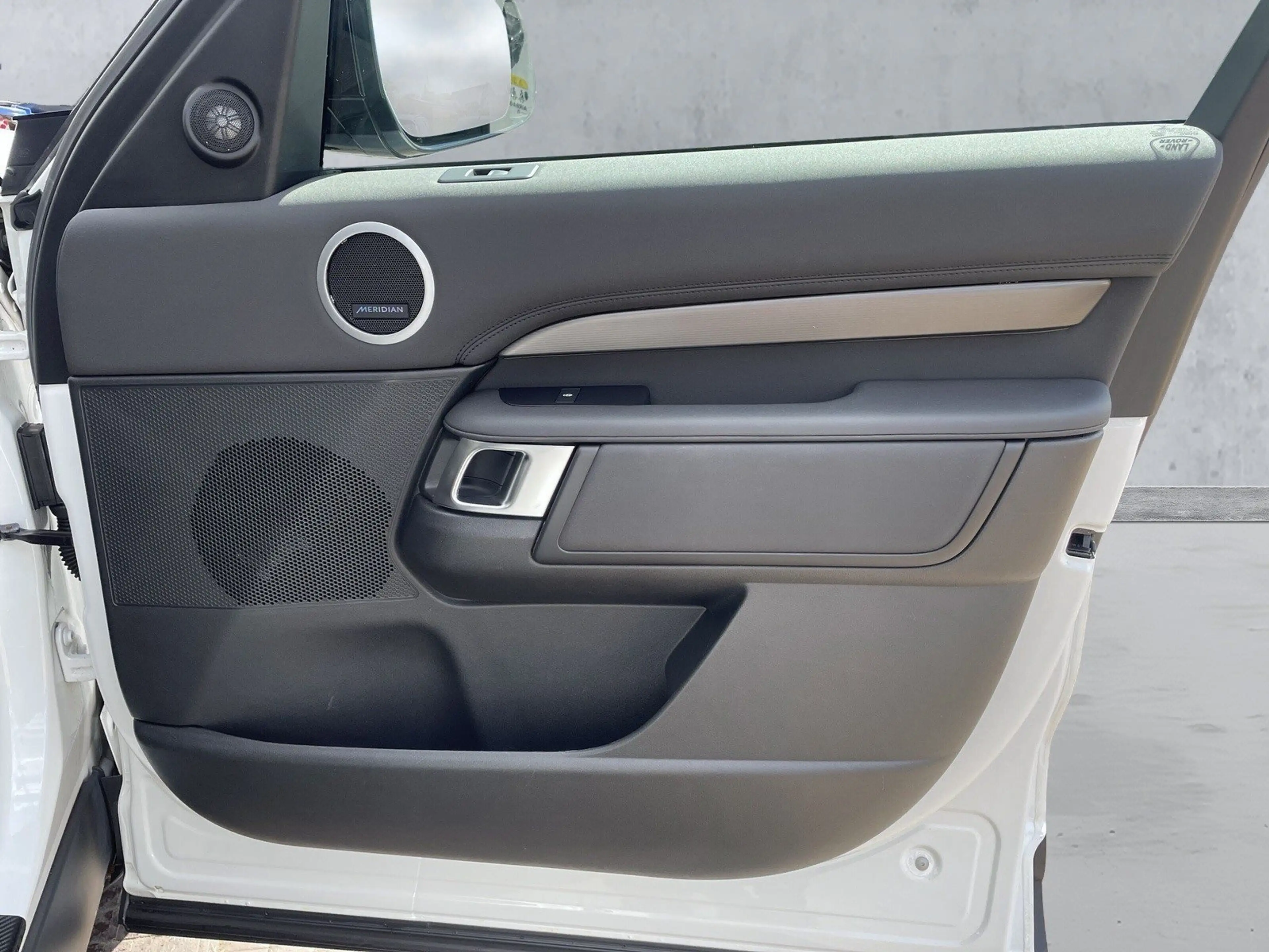 Land Rover Discovery 5 Pano+Meridian+Black+AHK+7-Sitze — photo 15