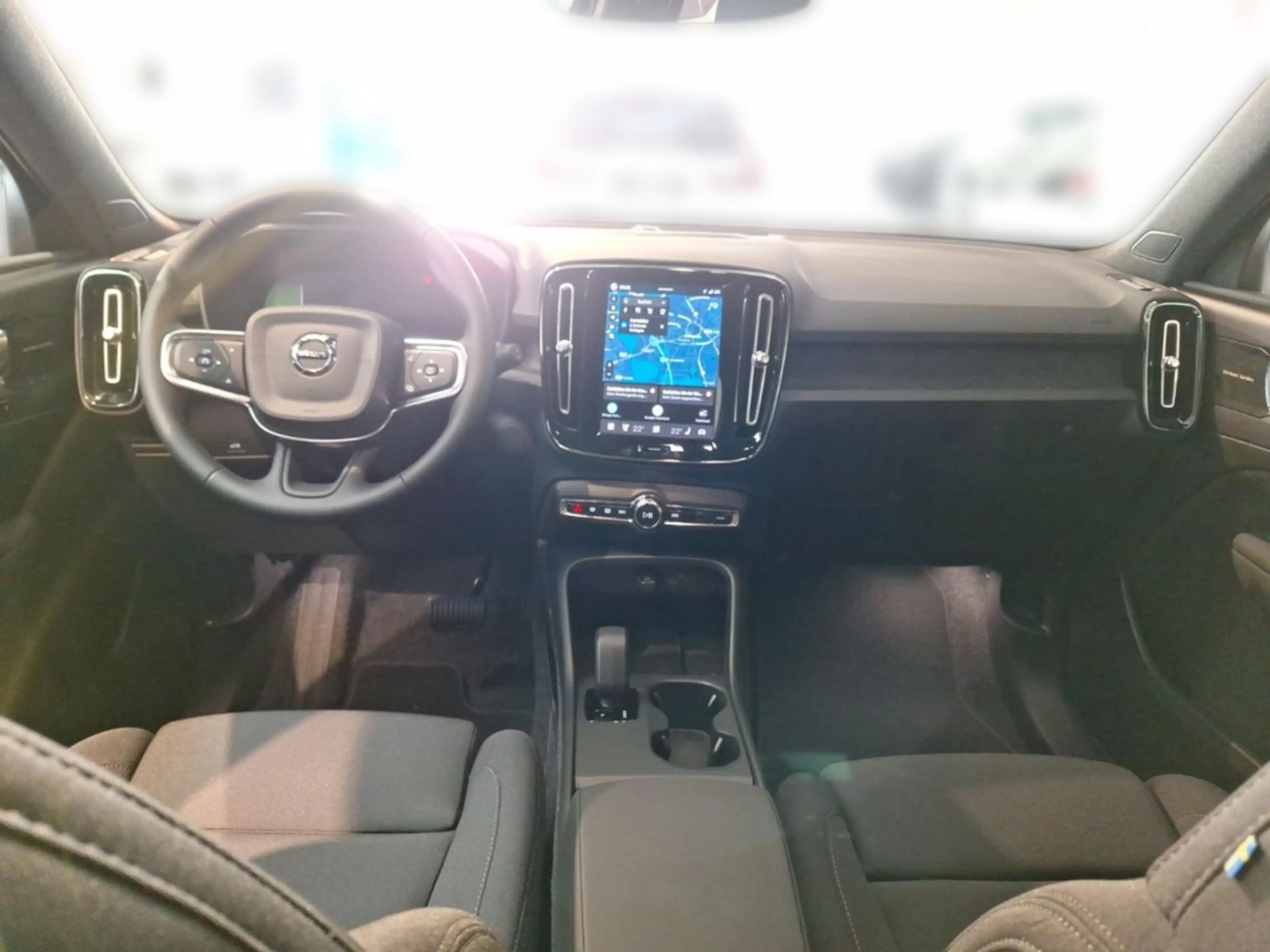 Volvo EX40 Single Motor Extended Range Plus Dark — photo 10