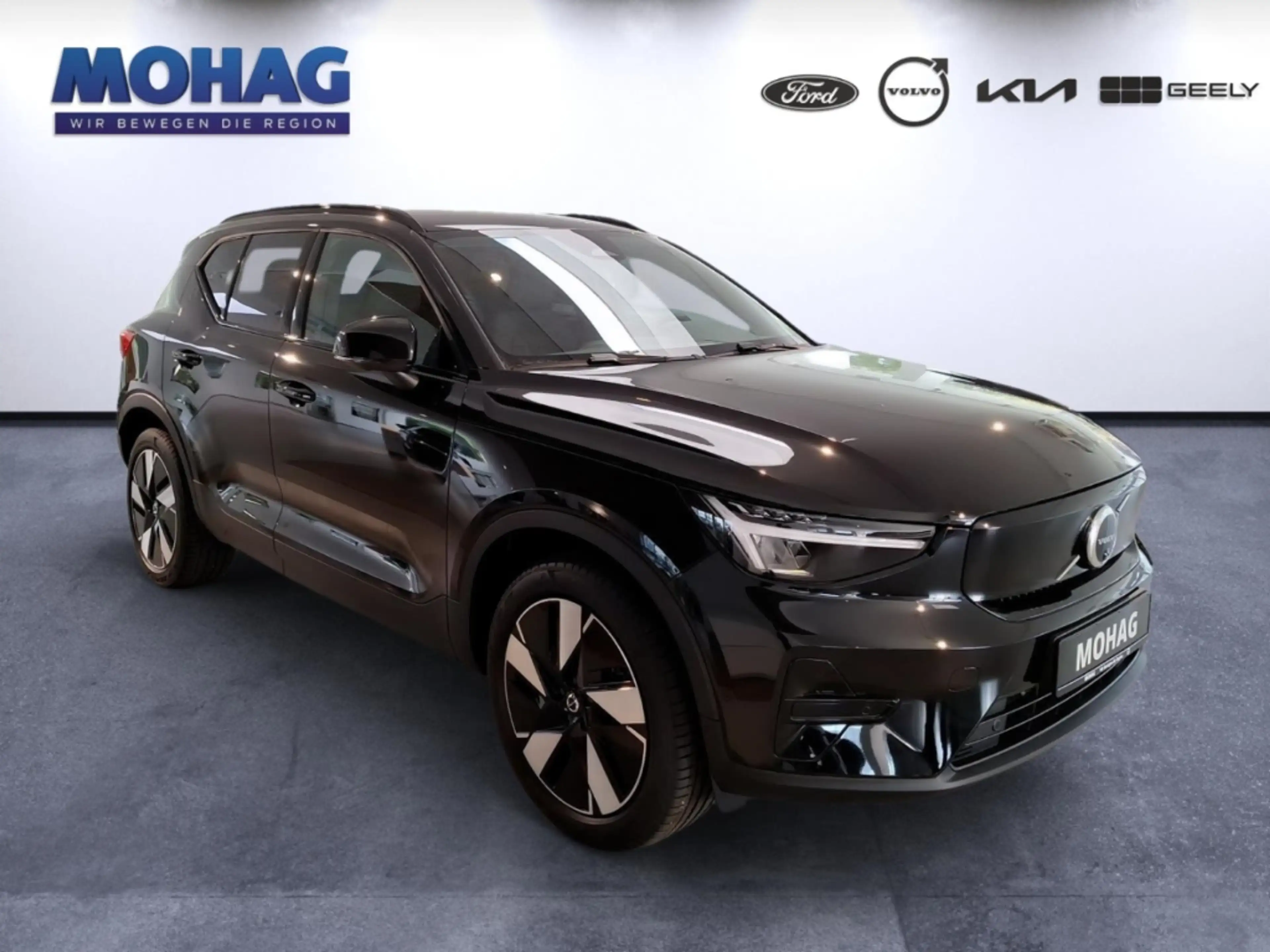 Volvo EX40 Single Motor Extended Range Plus Dark — photo 2