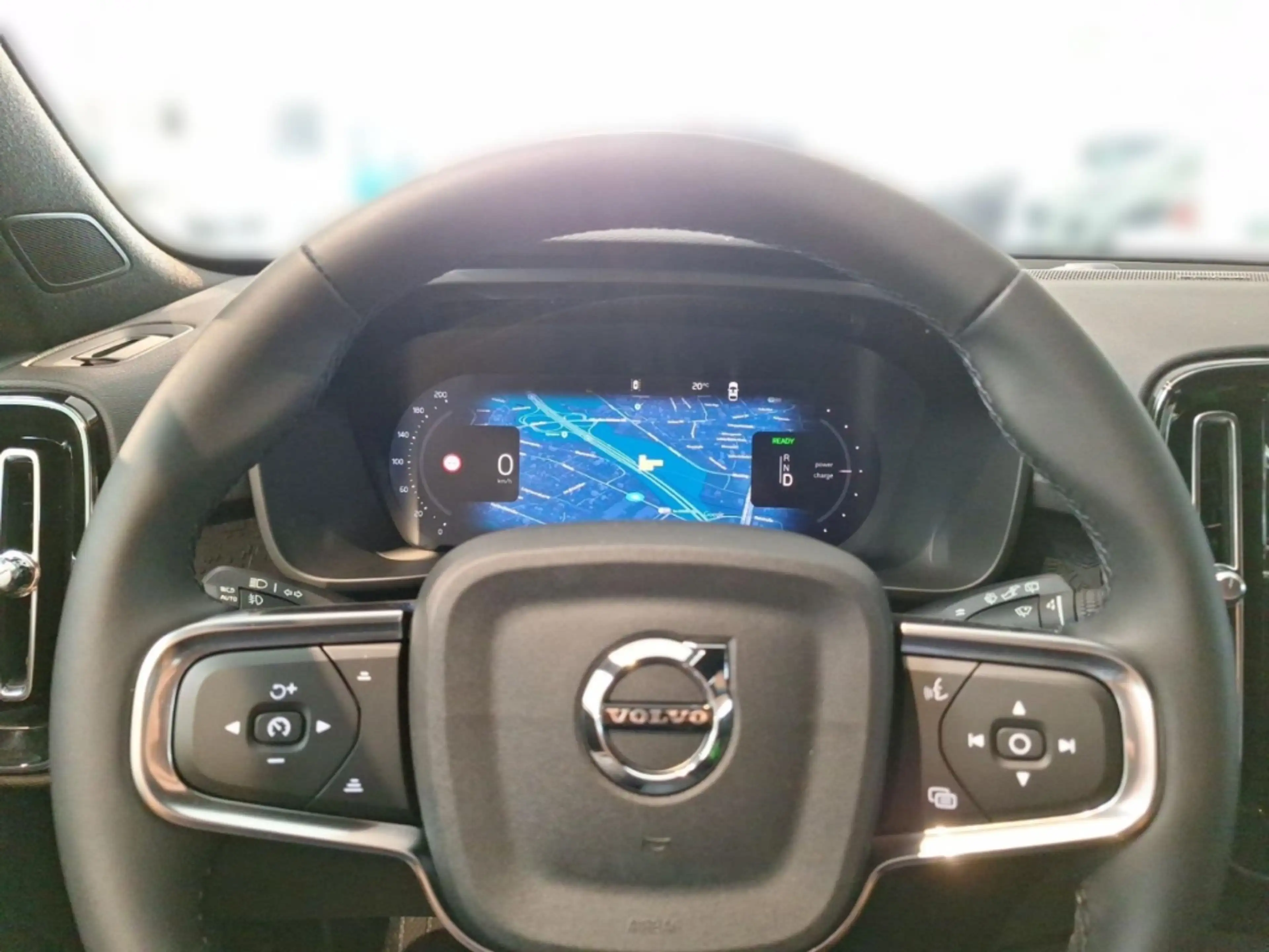 Volvo EX40 Single Motor Extended Range Plus Dark — photo 8