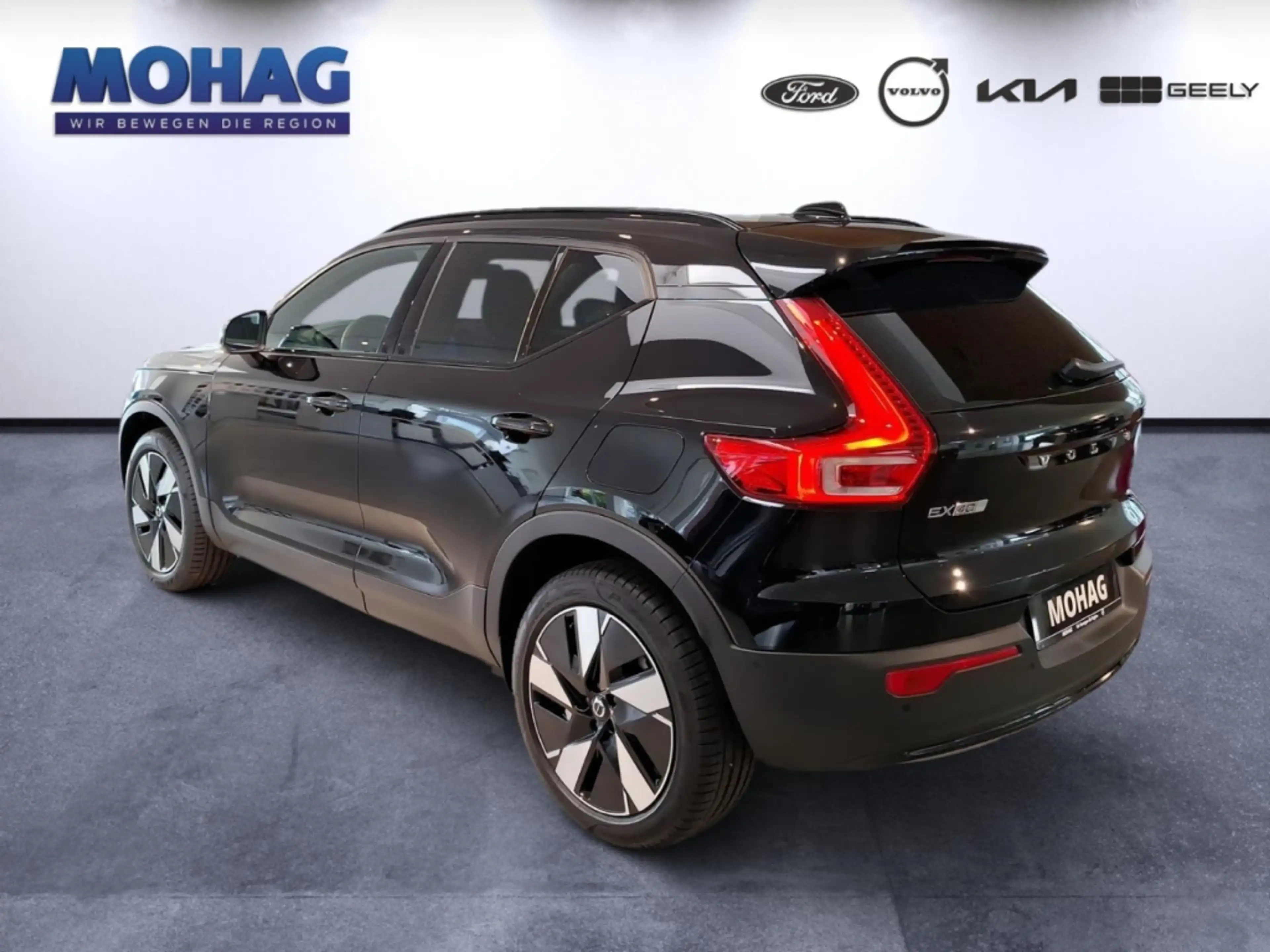 Volvo EX40 Single Motor Extended Range Plus Dark — photo 4