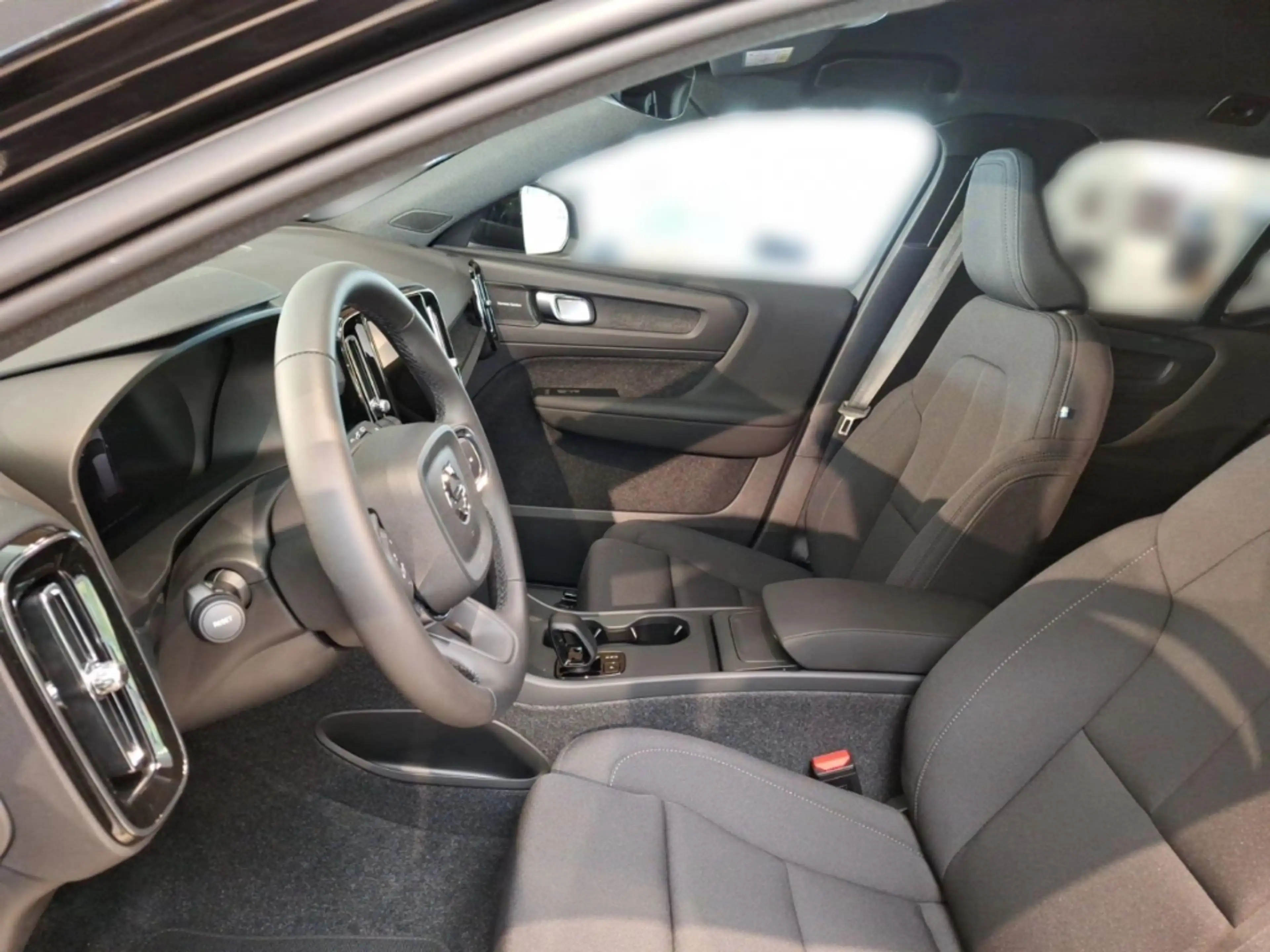 Volvo EX40 Single Motor Extended Range Plus Dark — photo 7
