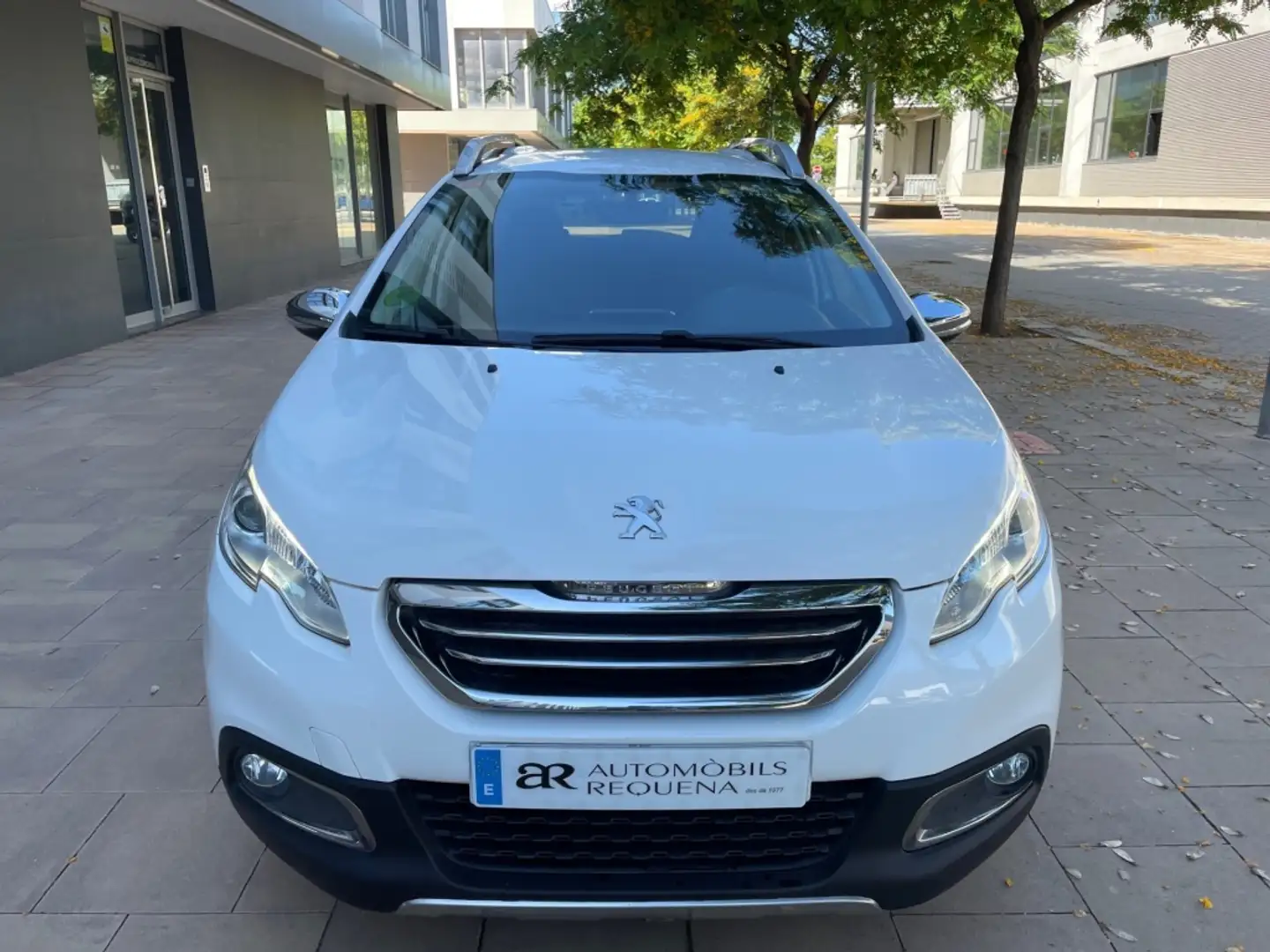 Peugeot 2008 1.2 PureTech S&S Style 110 Weiß - 2