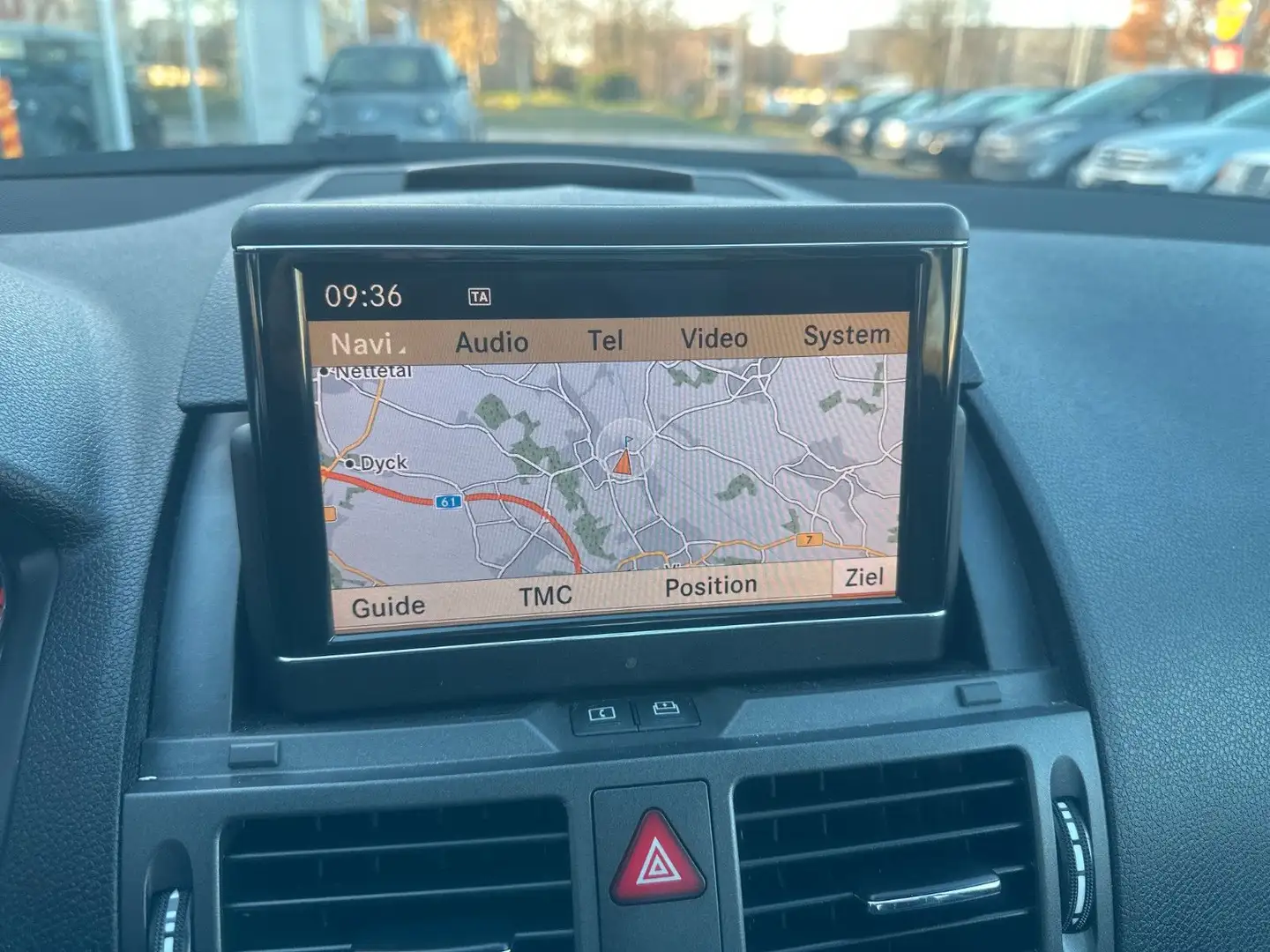 Mercedes-Benz C 180 Blueficen*Avantgarde*AUTOMAT*NAV+DVD*LEDER Černá - 1