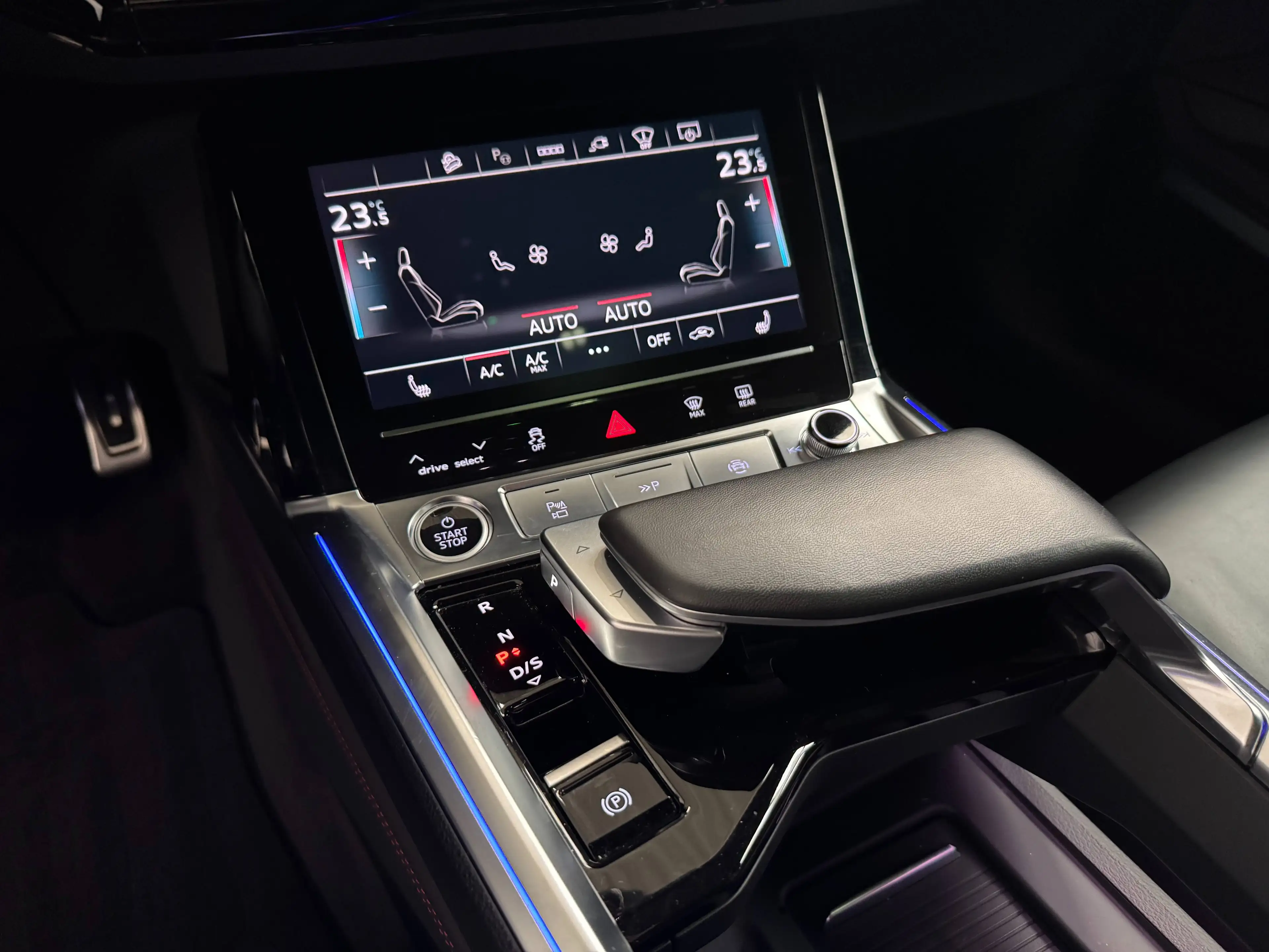 Audi Q8 e-tron 55 e-Tron Quattro S line *LEDER*PANO*360CAM* — photo 13