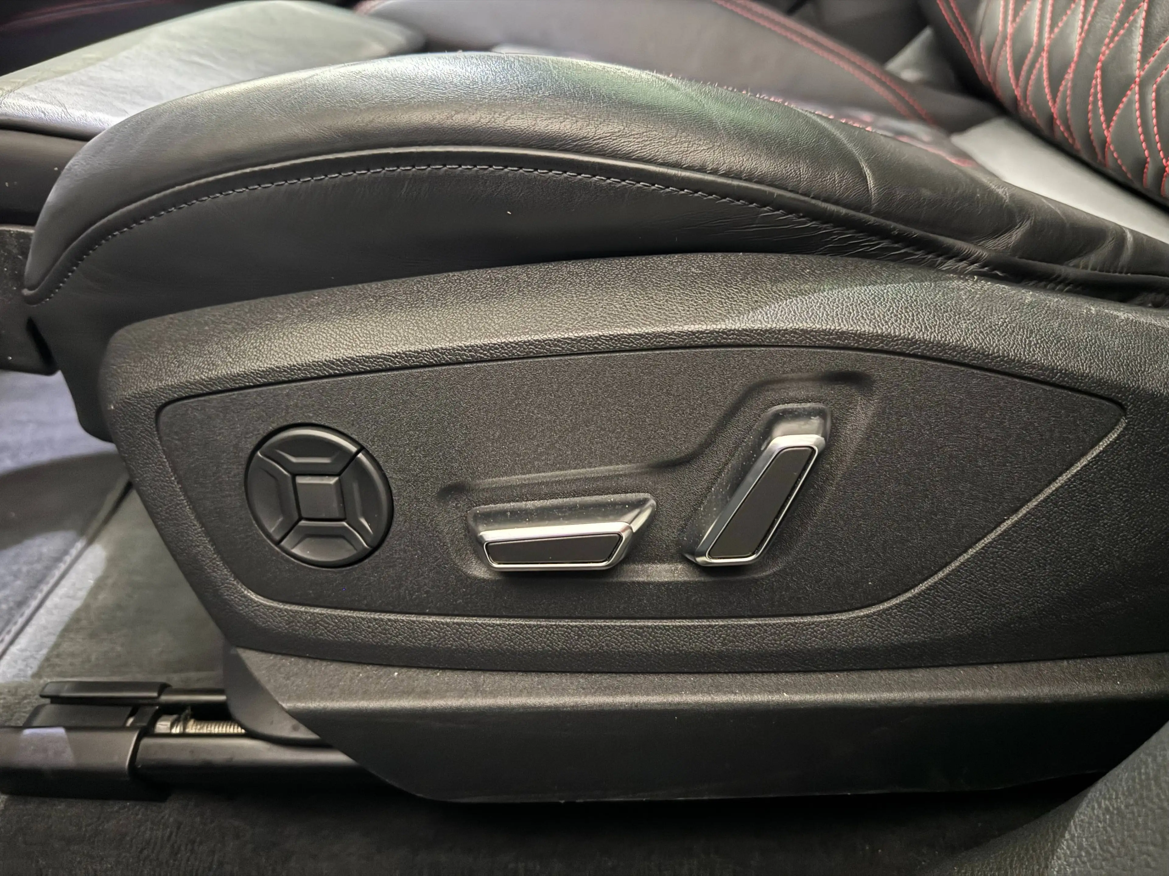 Audi Q8 e-tron 55 e-Tron Quattro S line *LEDER*PANO*360CAM* — photo 7