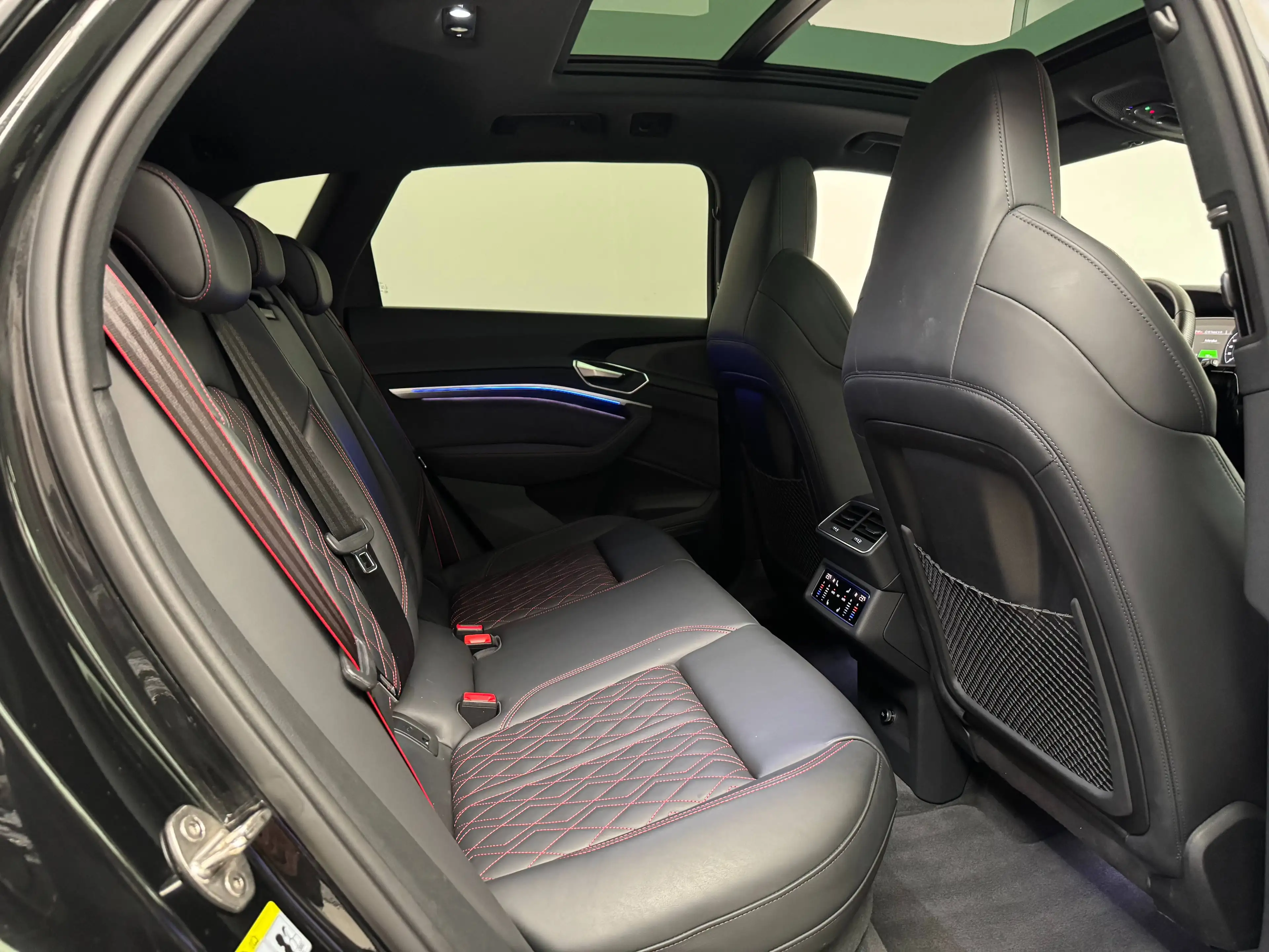 Audi Q8 e-tron 55 e-Tron Quattro S line *LEDER*PANO*360CAM* — photo 27