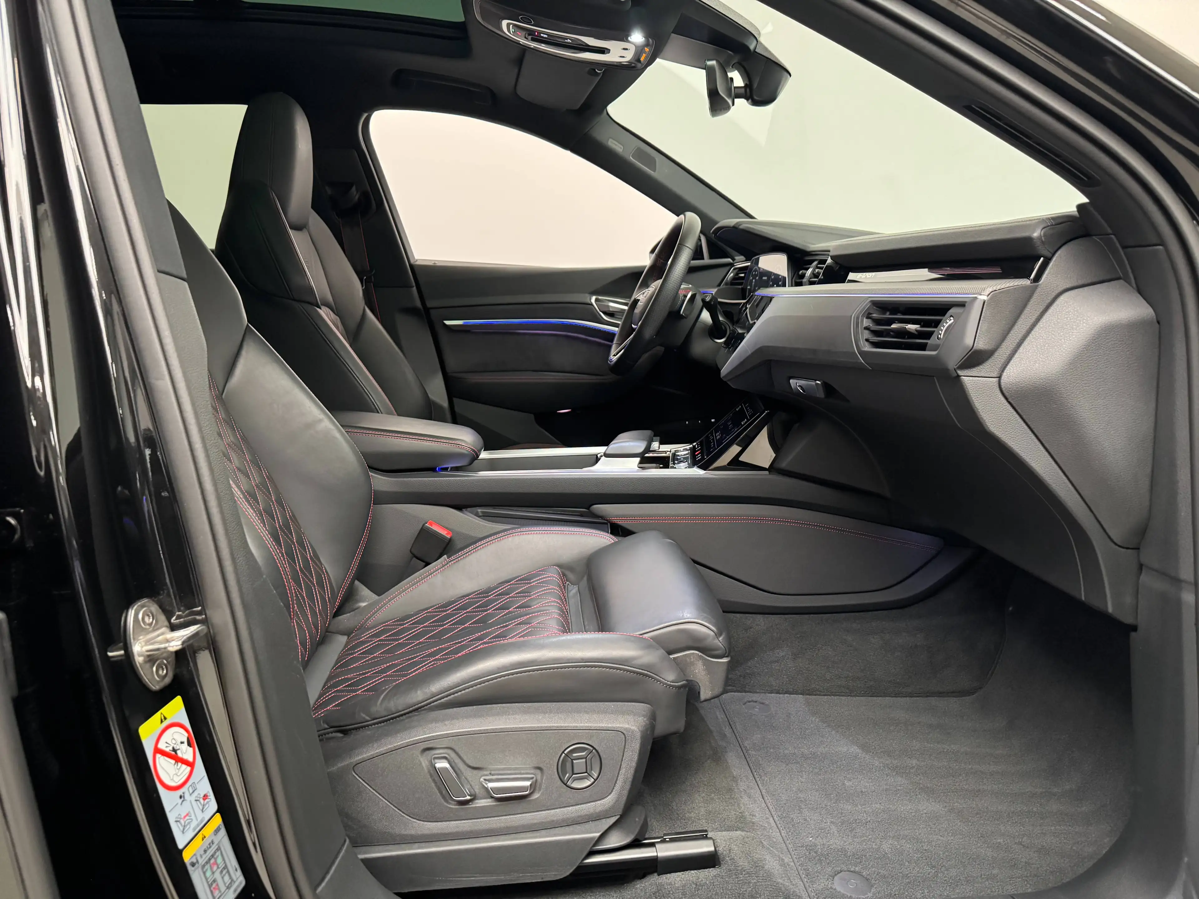 Audi Q8 e-tron 55 e-Tron Quattro S line *LEDER*PANO*360CAM* — photo 22
