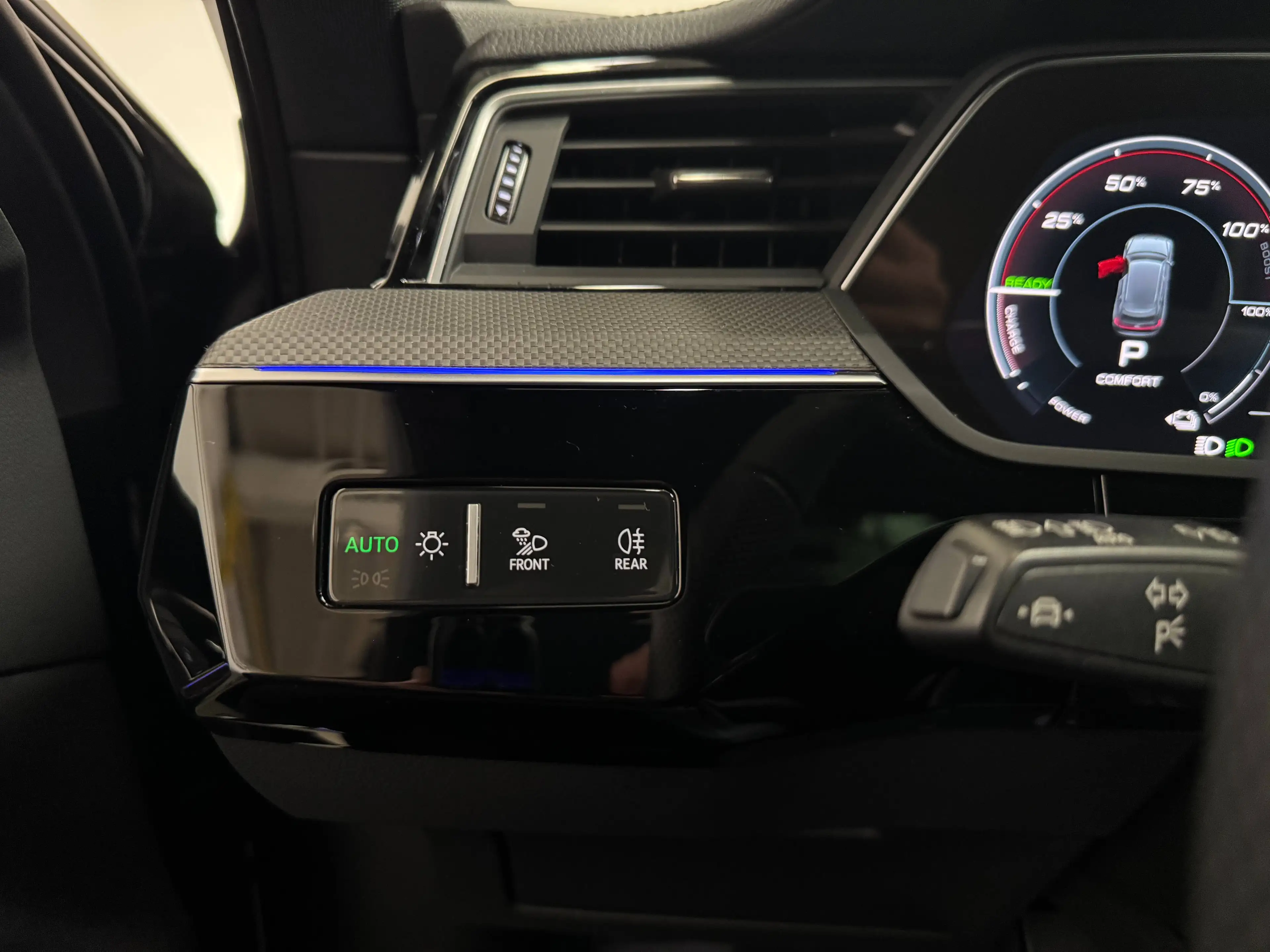 Audi Q8 e-tron 55 e-Tron Quattro S line *LEDER*PANO*360CAM* — photo 11