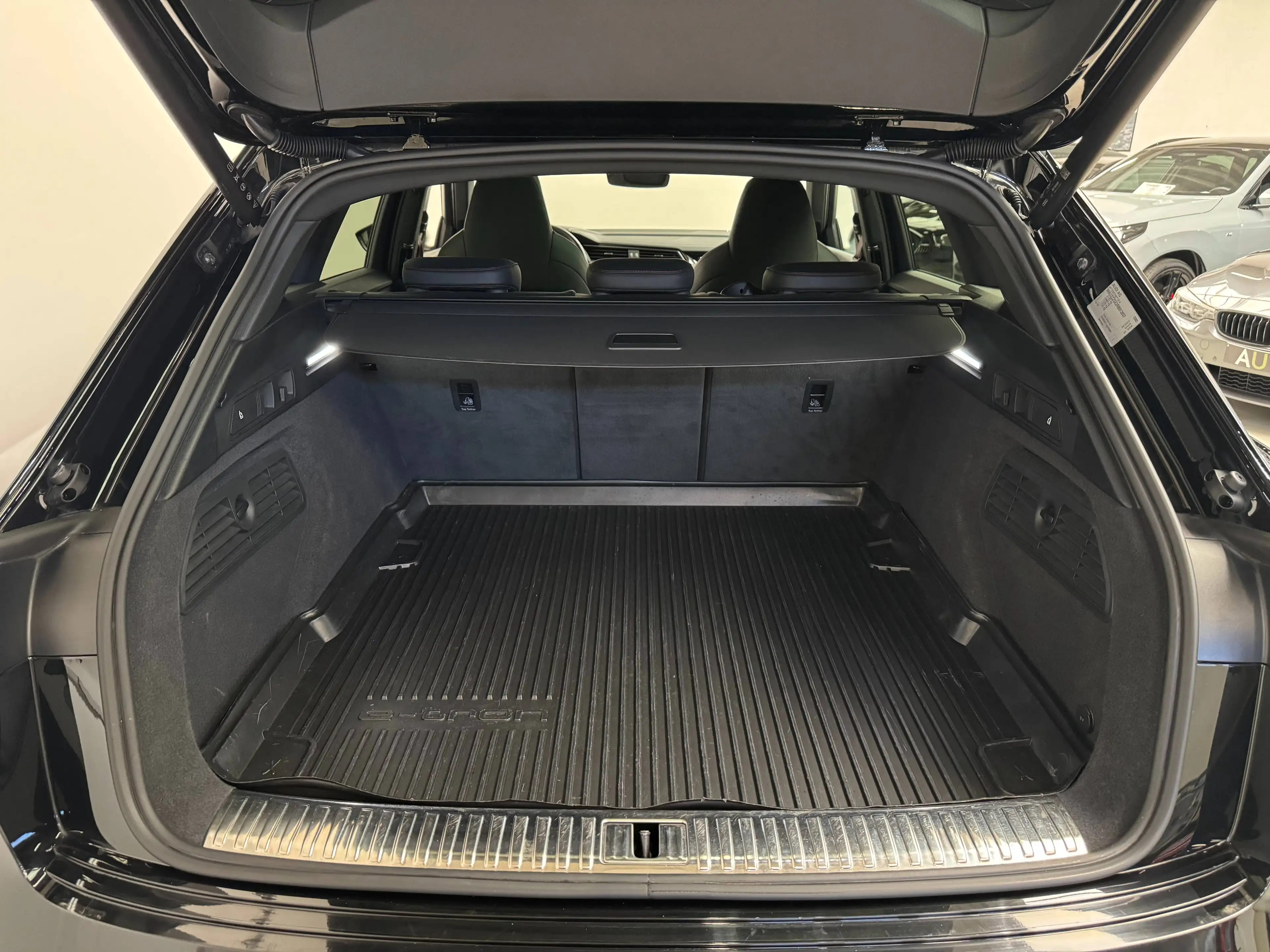 Audi Q8 e-tron 55 e-Tron Quattro S line *LEDER*PANO*360CAM* — photo 29
