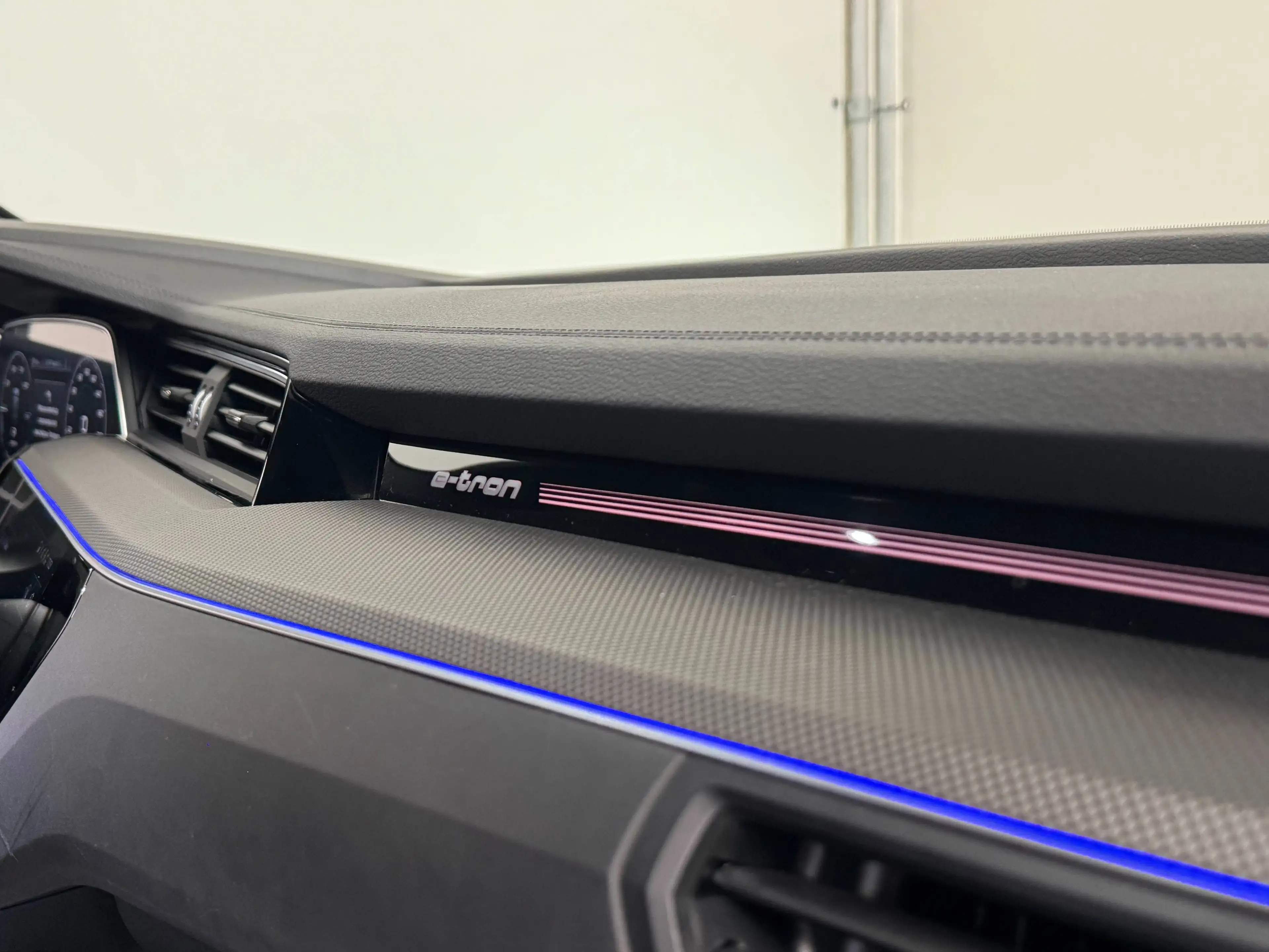 Audi Q8 e-tron 55 e-Tron Quattro S line *LEDER*PANO*360CAM* — photo 24
