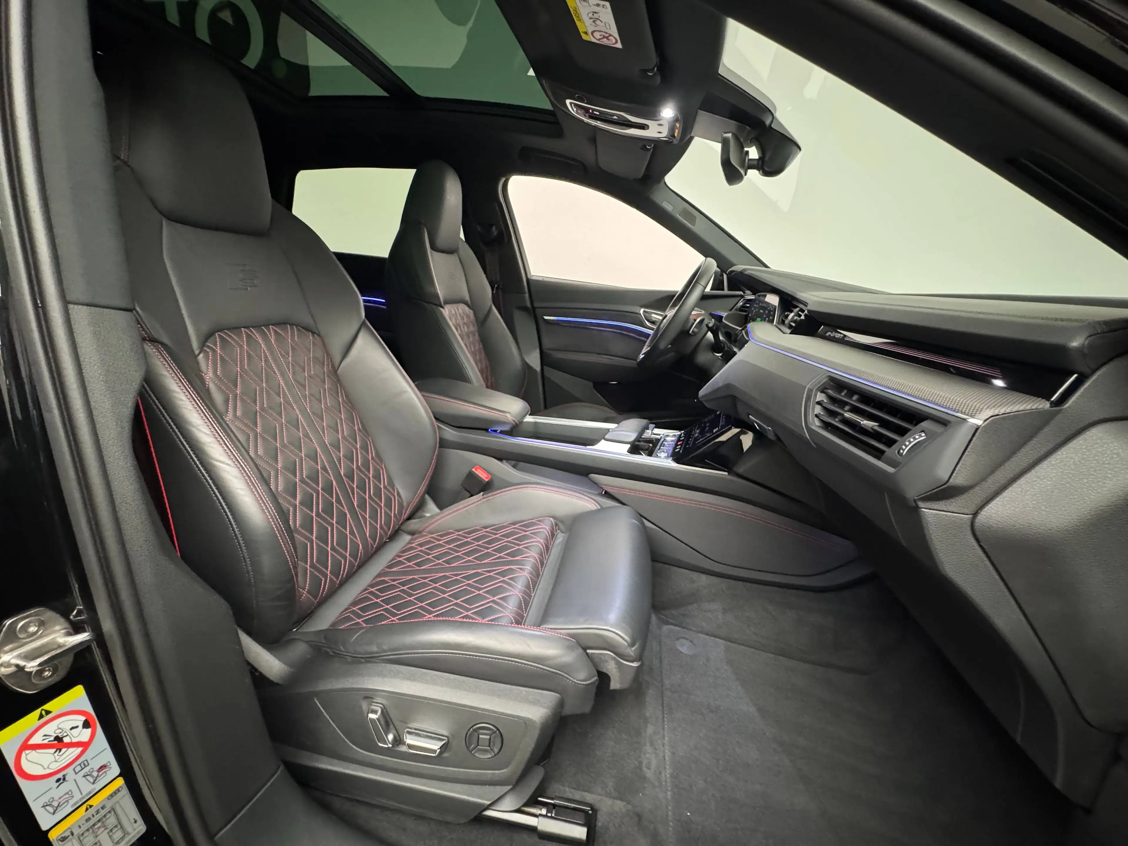 Audi Q8 e-tron 55 e-Tron Quattro S line *LEDER*PANO*360CAM* — photo 25