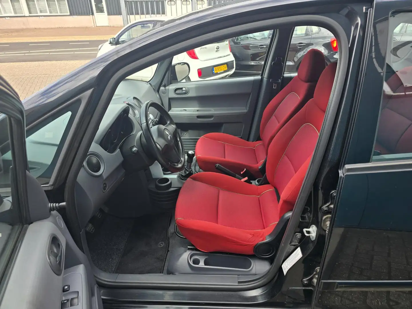 Mitsubishi Colt 1.3 Inform 5-deurs Airco 16"Lm velgen Afn trekhaak Noir - 2