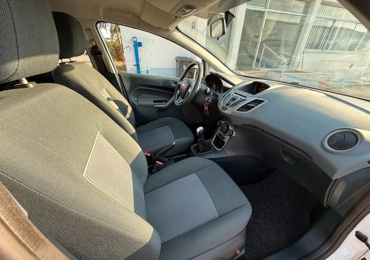 Ford Fiesta 5 portes — photo 4