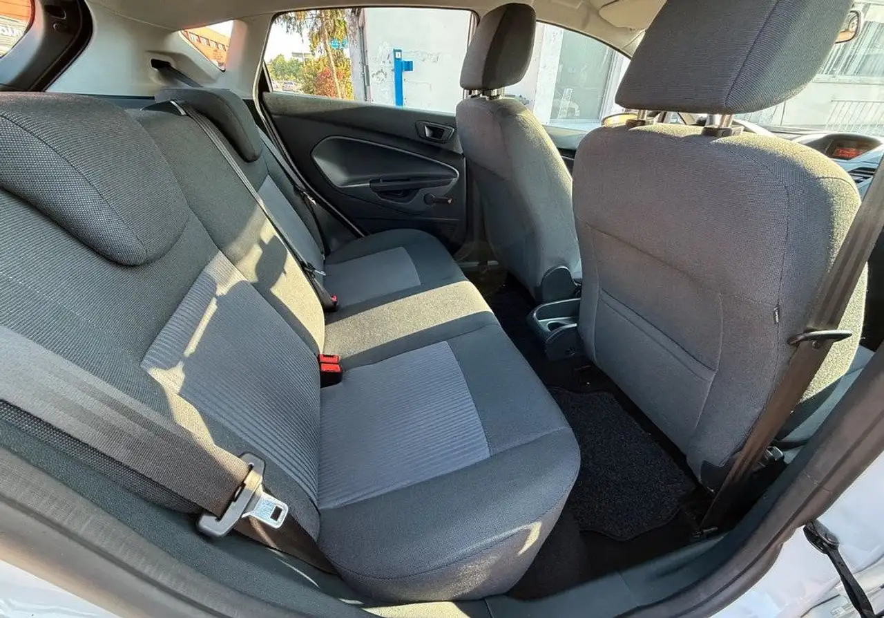 Ford Fiesta 5 portes — photo 5