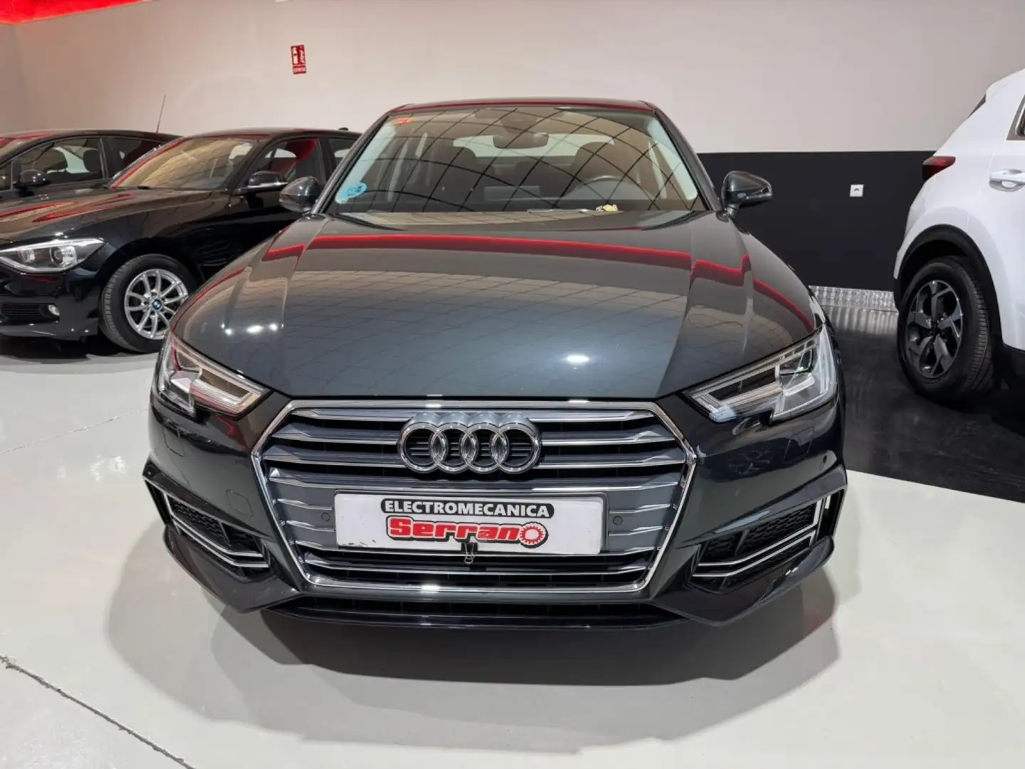Audi A4 2.0TDI Design edition S tronic 110kW Bleu - 1