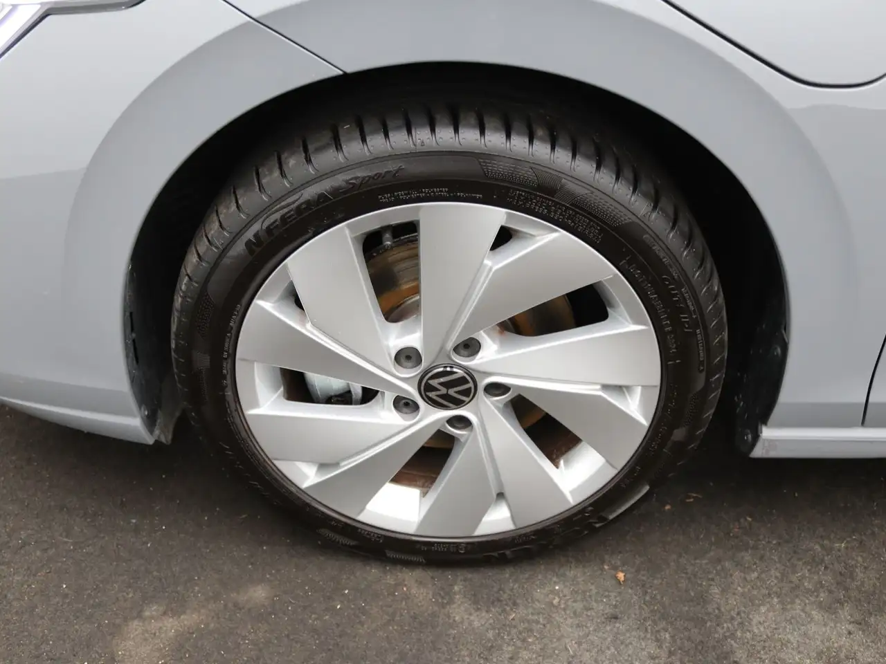 Volkswagen Golf VIII Life 1.5 TSI eHybrid DSG / Pano, 360° 18