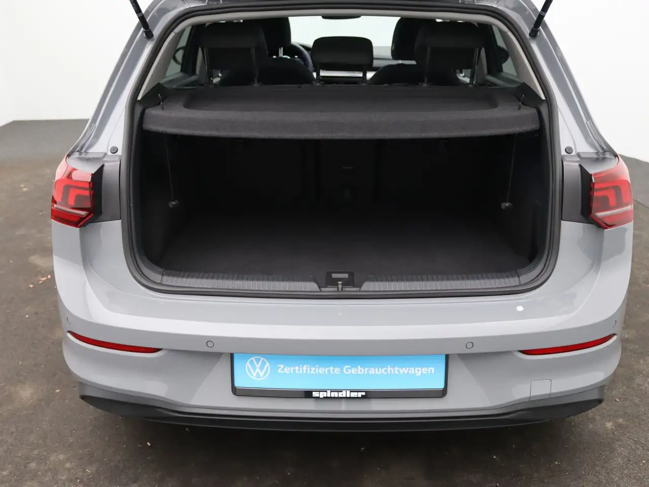 Volkswagen Golf VIII Life 1.5 TSI eHybrid DSG / Pano, 360° 8